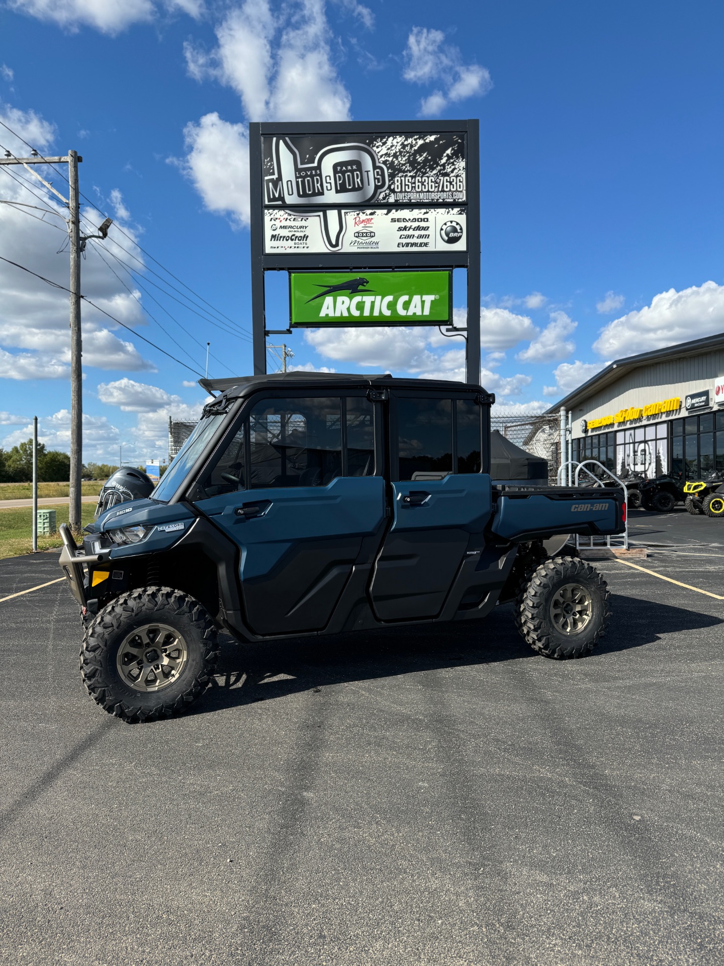 2025 Can-Am Defender MAX Limited in Roscoe, Illinois - Photo 1