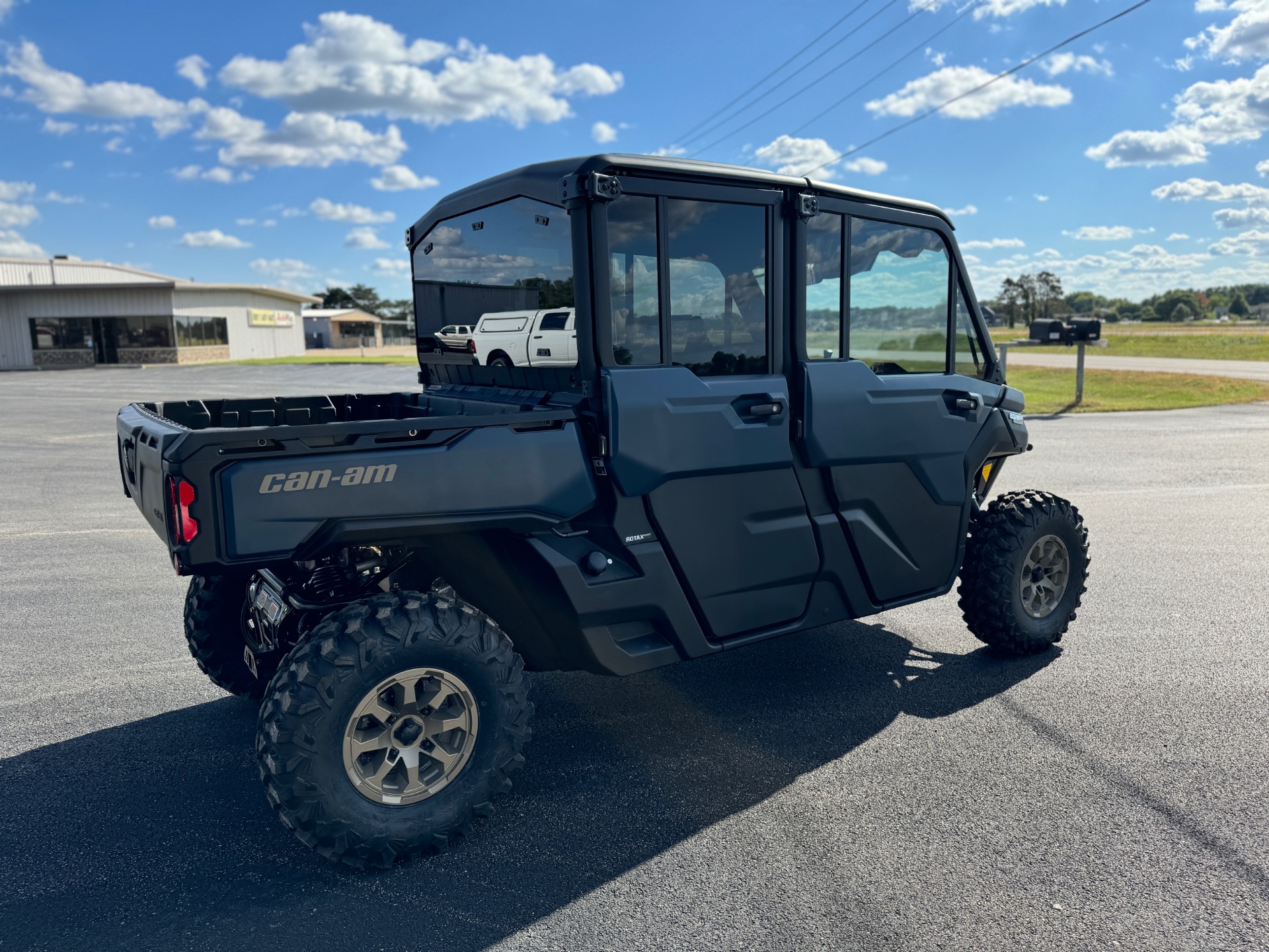 2025 Can-Am Defender MAX Limited in Roscoe, Illinois - Photo 9