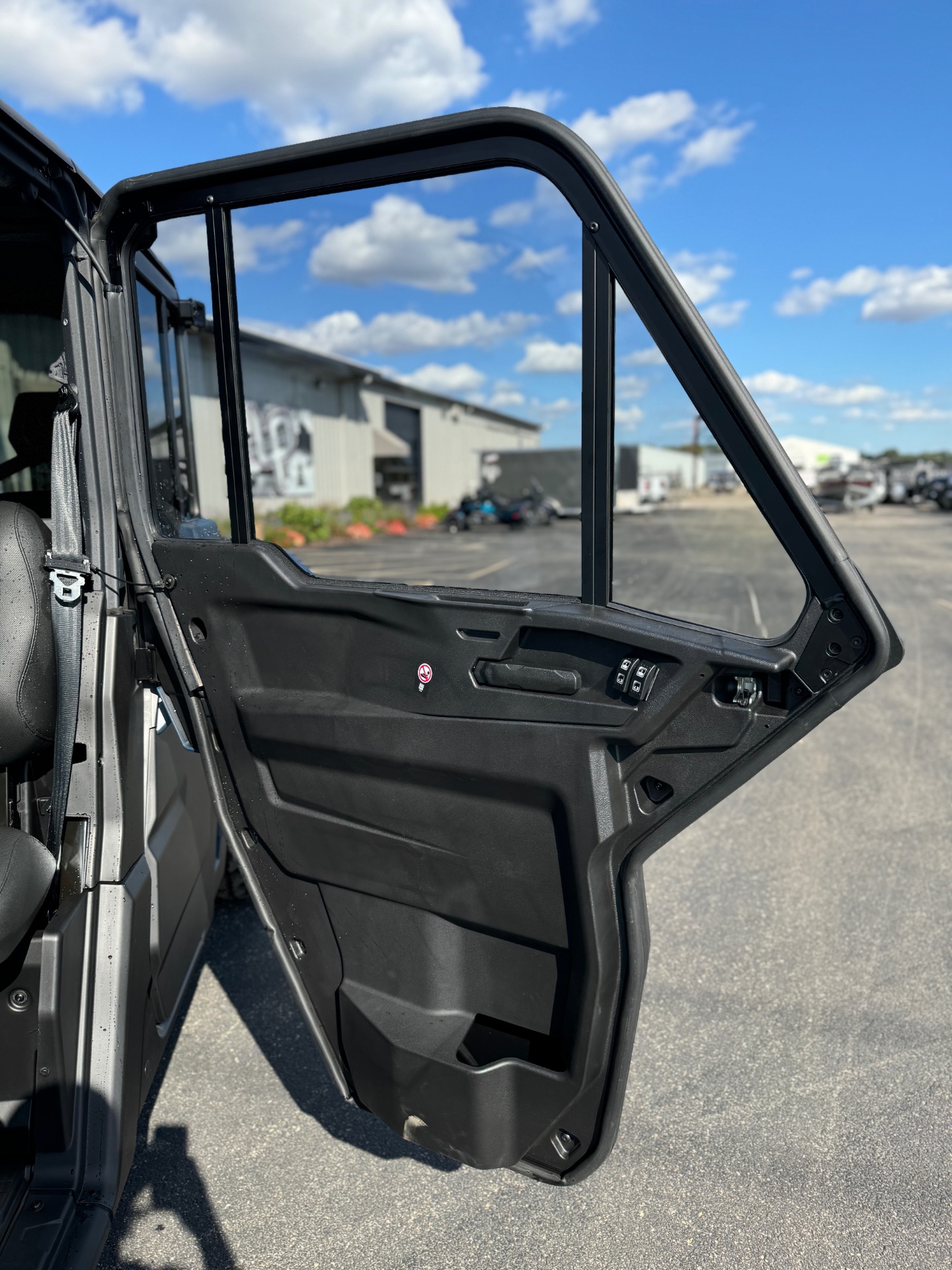 2025 Can-Am Defender MAX Limited in Roscoe, Illinois - Photo 13