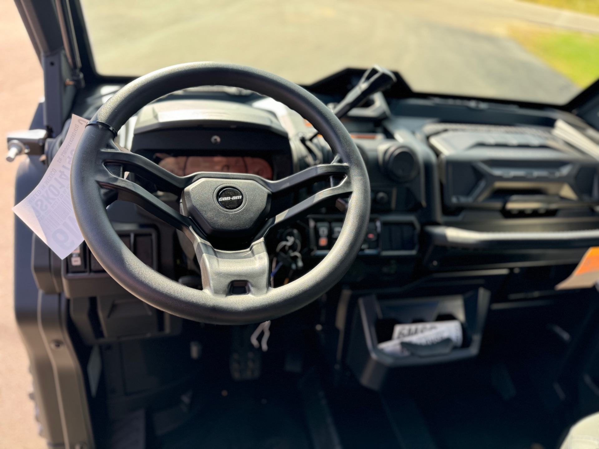 2025 Can-Am Defender MAX Limited in Roscoe, Illinois - Photo 15