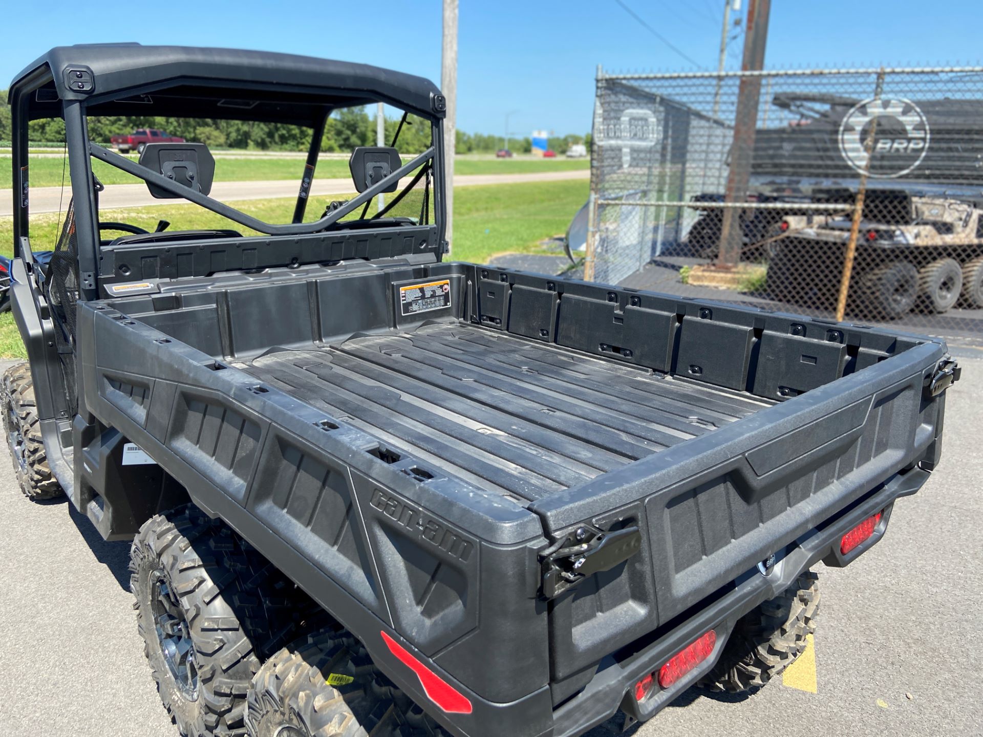 2022 Can-Am Defender 6x6 XT HD10 in Roscoe, Illinois - Photo 8