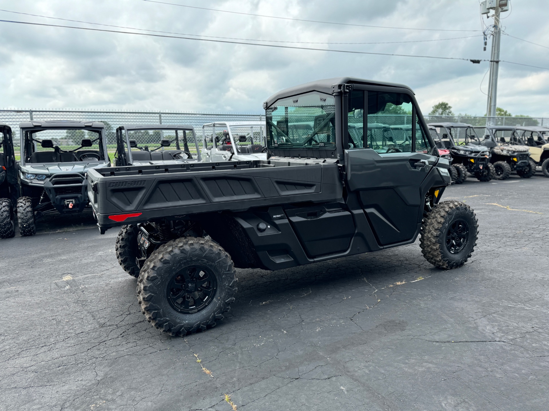 2024 Can-Am Defender PRO Limited in Roscoe, Illinois - Photo 6