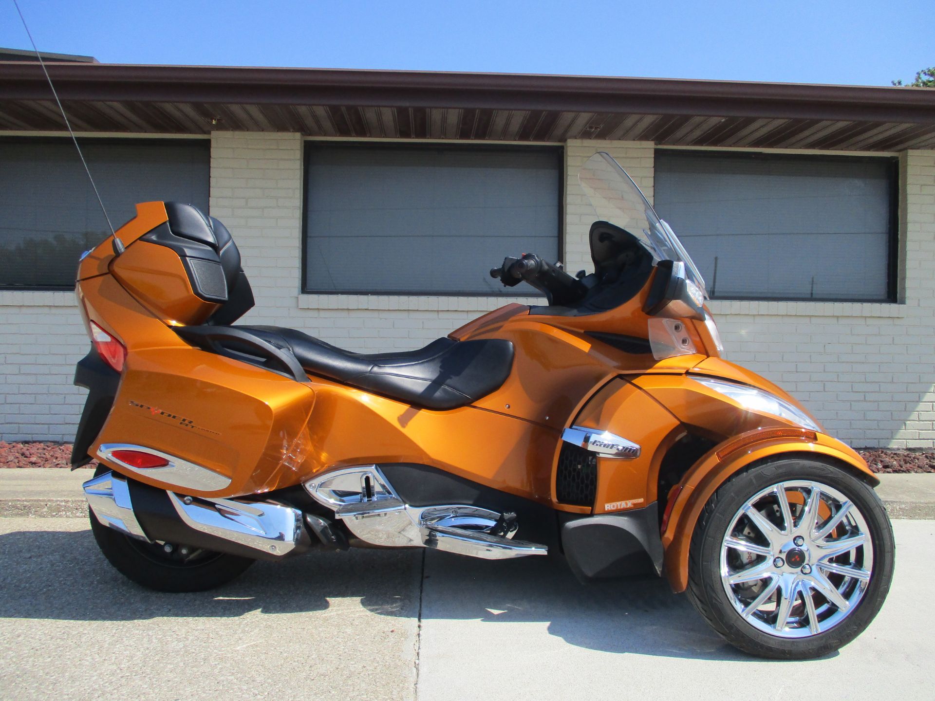 2014 Can-Am Spyder® RT Limited in Winterset, Iowa - Photo 1