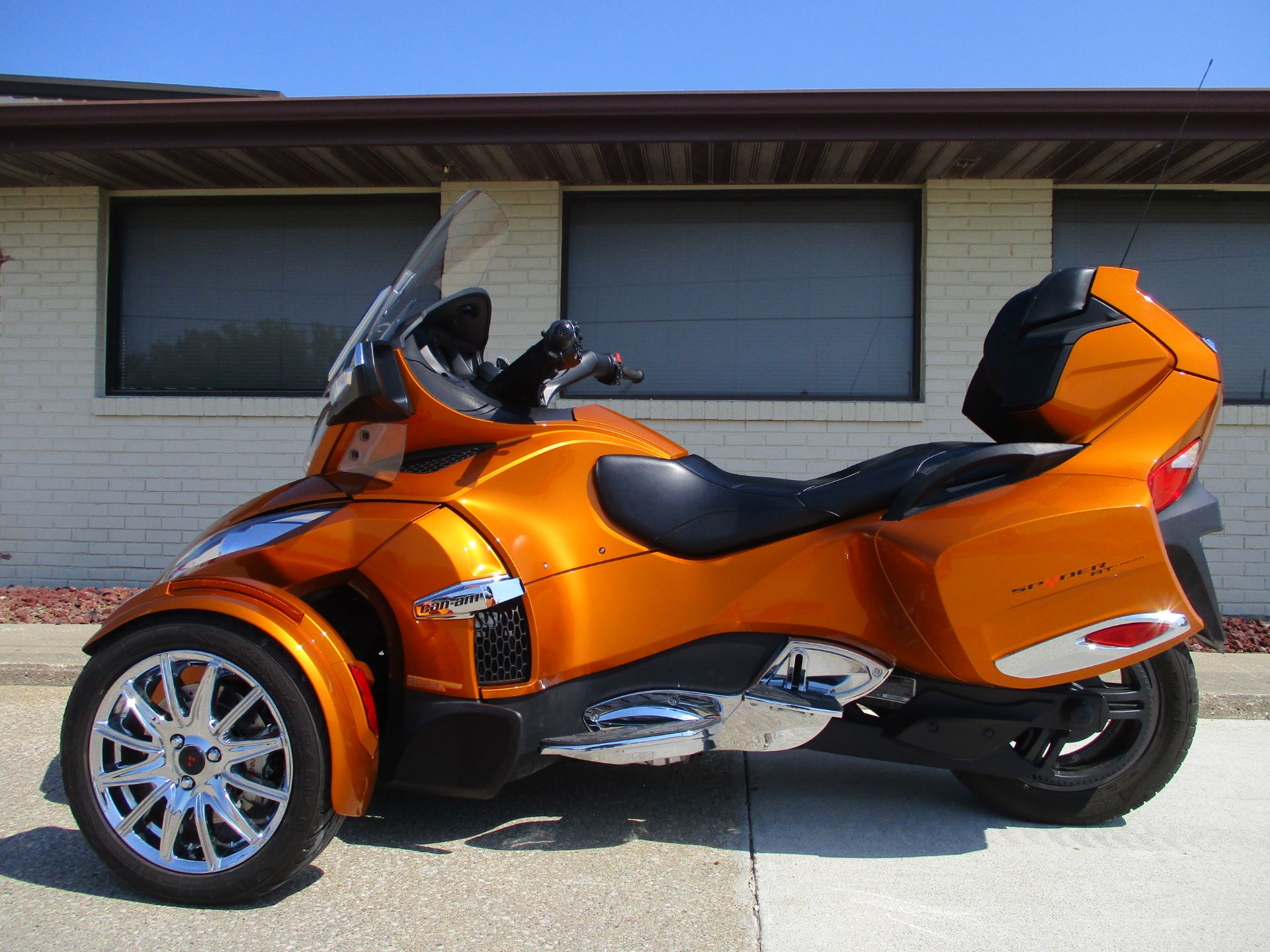 2014 Can-Am Spyder® RT Limited in Winterset, Iowa - Photo 2