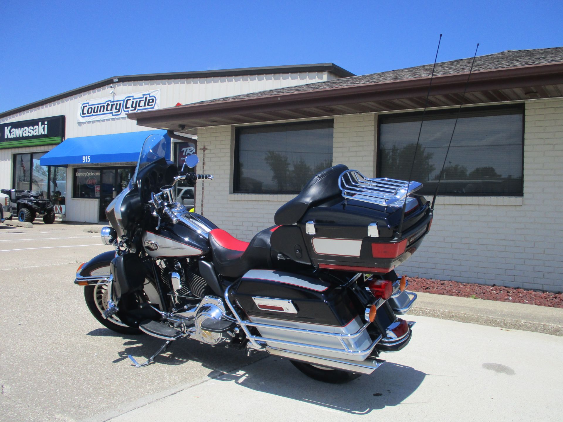 2010 Harley-Davidson Ultra Classic® Electra Glide® in Winterset, Iowa - Photo 4