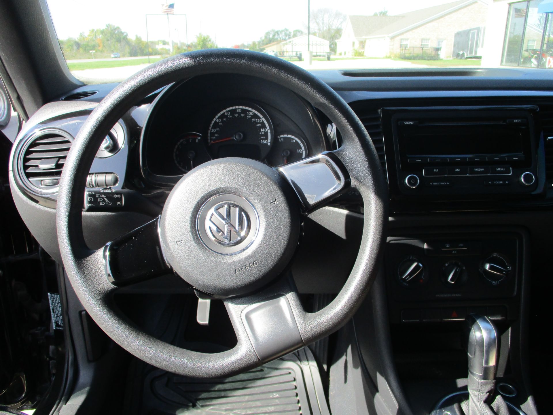 2014 Volkswagen BEETLE i5 in Winterset, Iowa - Photo 17