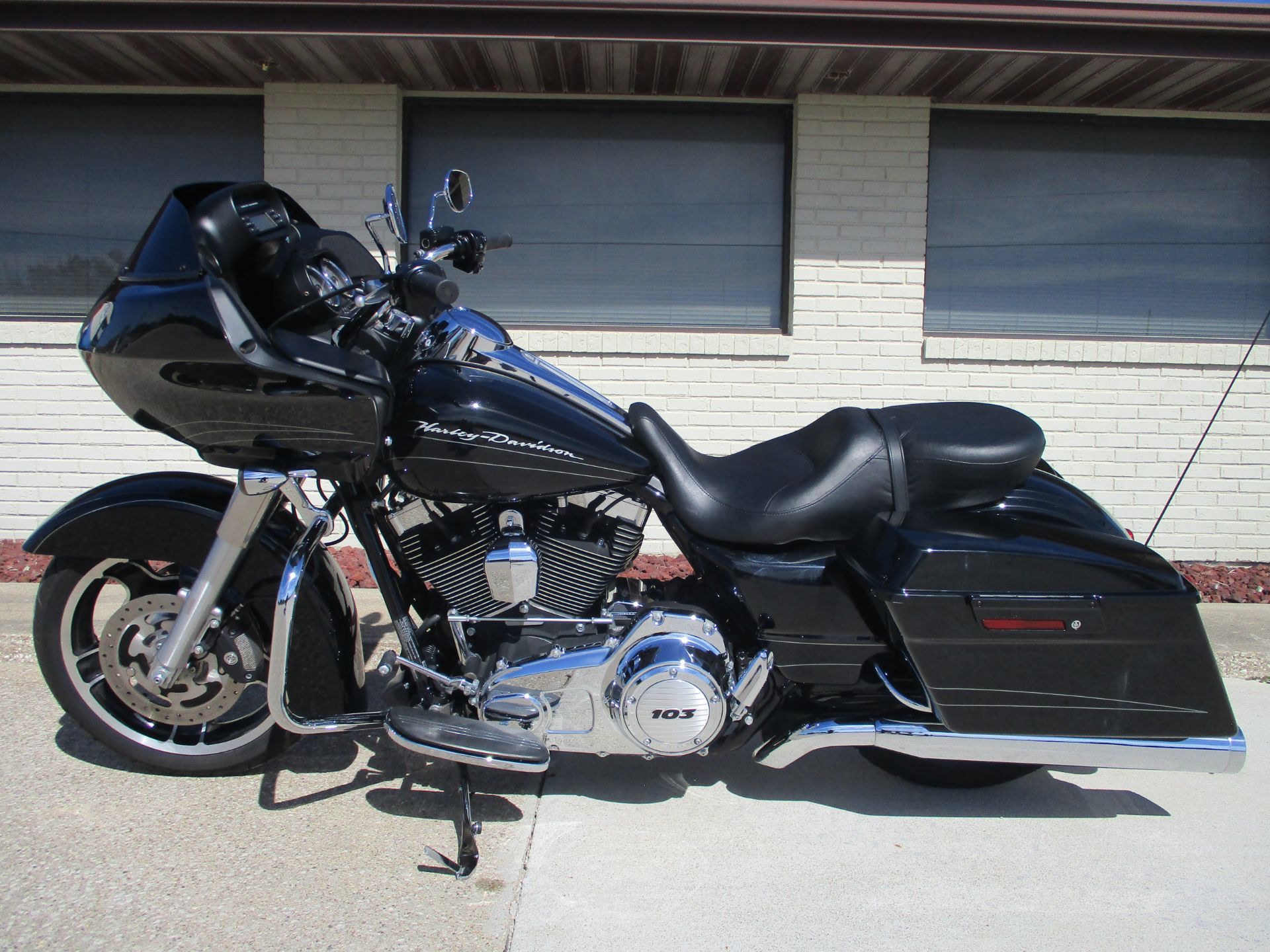 2011 Harley-Davidson Road Glide® Custom in Winterset, Iowa - Photo 2