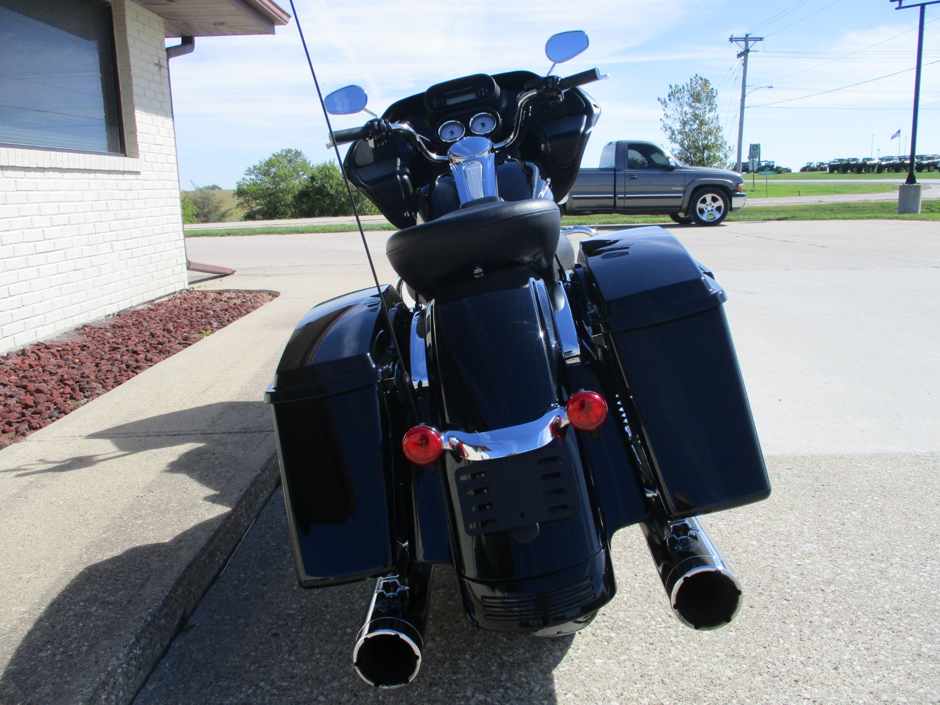 2011 Harley-Davidson Road Glide® Custom in Winterset, Iowa - Photo 8