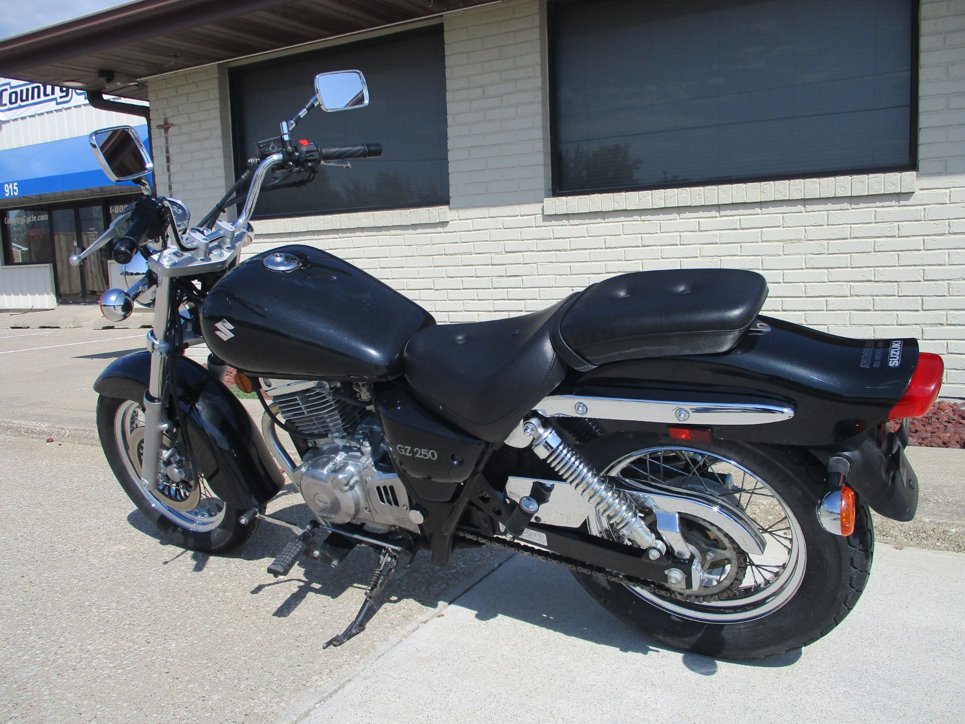 2005 Suzuki GZ250 in Winterset, Iowa - Photo 6