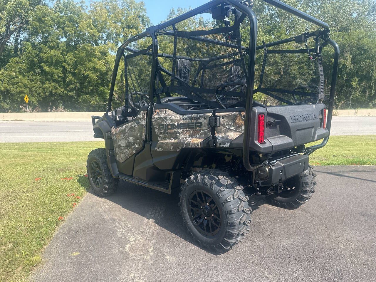 2024 Honda Pioneer 1000-5 Forest in Valparaiso, Indiana - Photo 7