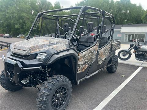 2024 Honda Pioneer 1000-6 Deluxe Crew in Valparaiso, Indiana - Photo 3