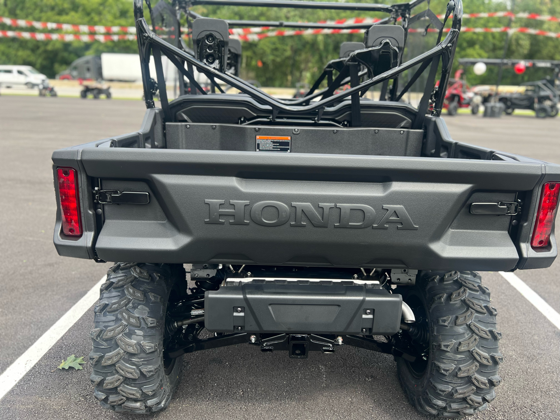 2024 Honda Pioneer 1000-6 Deluxe Crew in Valparaiso, Indiana - Photo 6