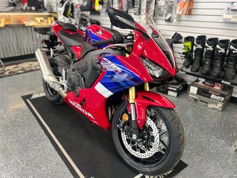 2024 Honda CBR1000RR in Valparaiso, Indiana - Photo 2