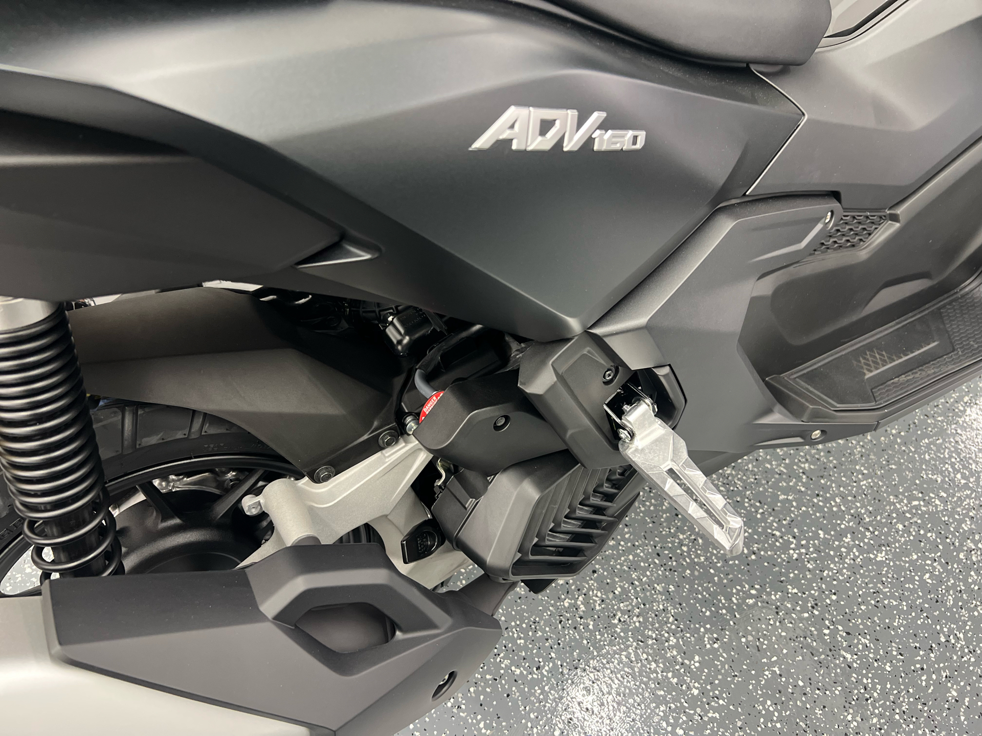 2025 Honda ADV160 in Valparaiso, Indiana - Photo 8