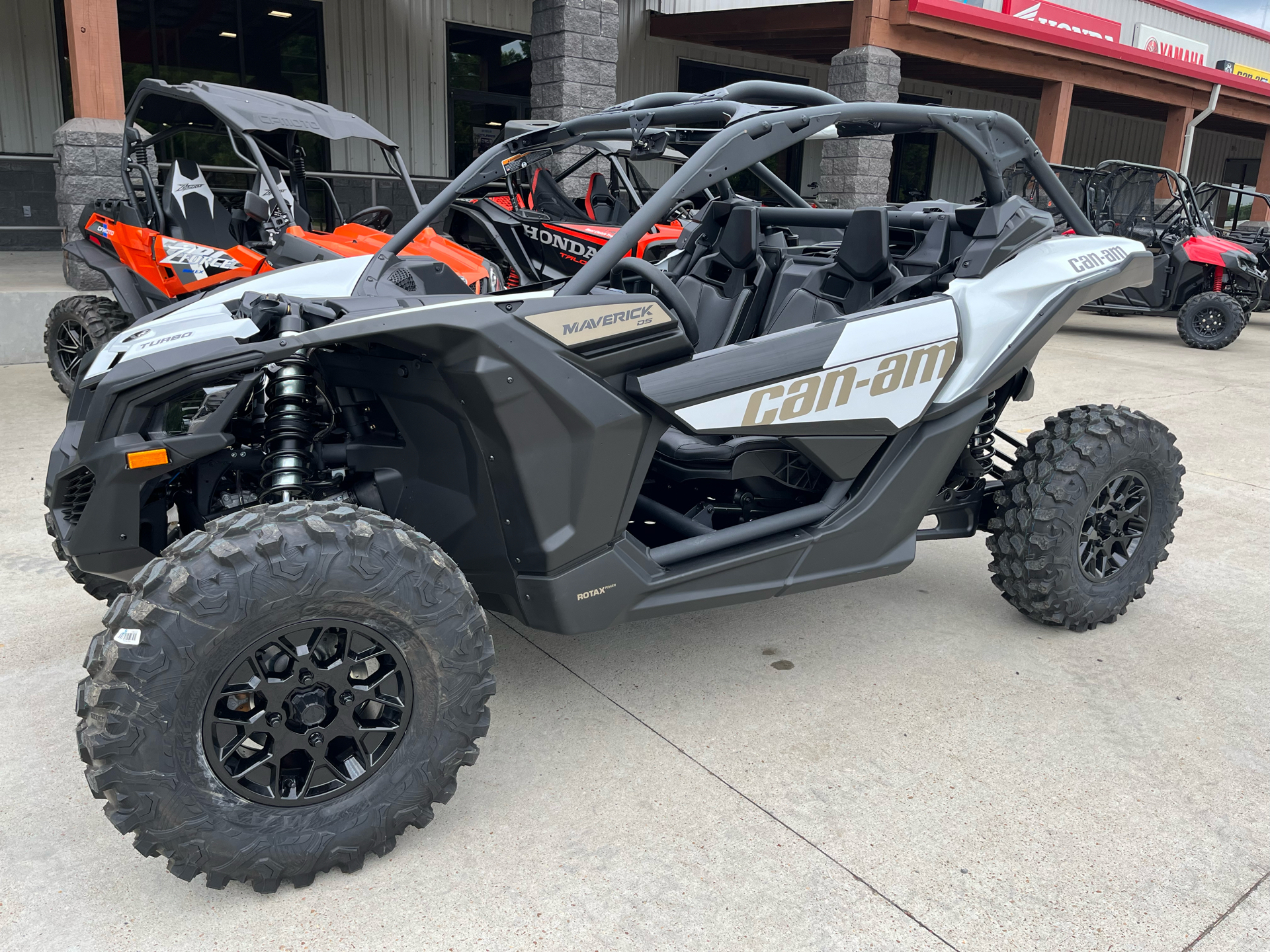 2023 Can-Am Maverick X3 DS Turbo 64 in Leland, Mississippi - Photo 2