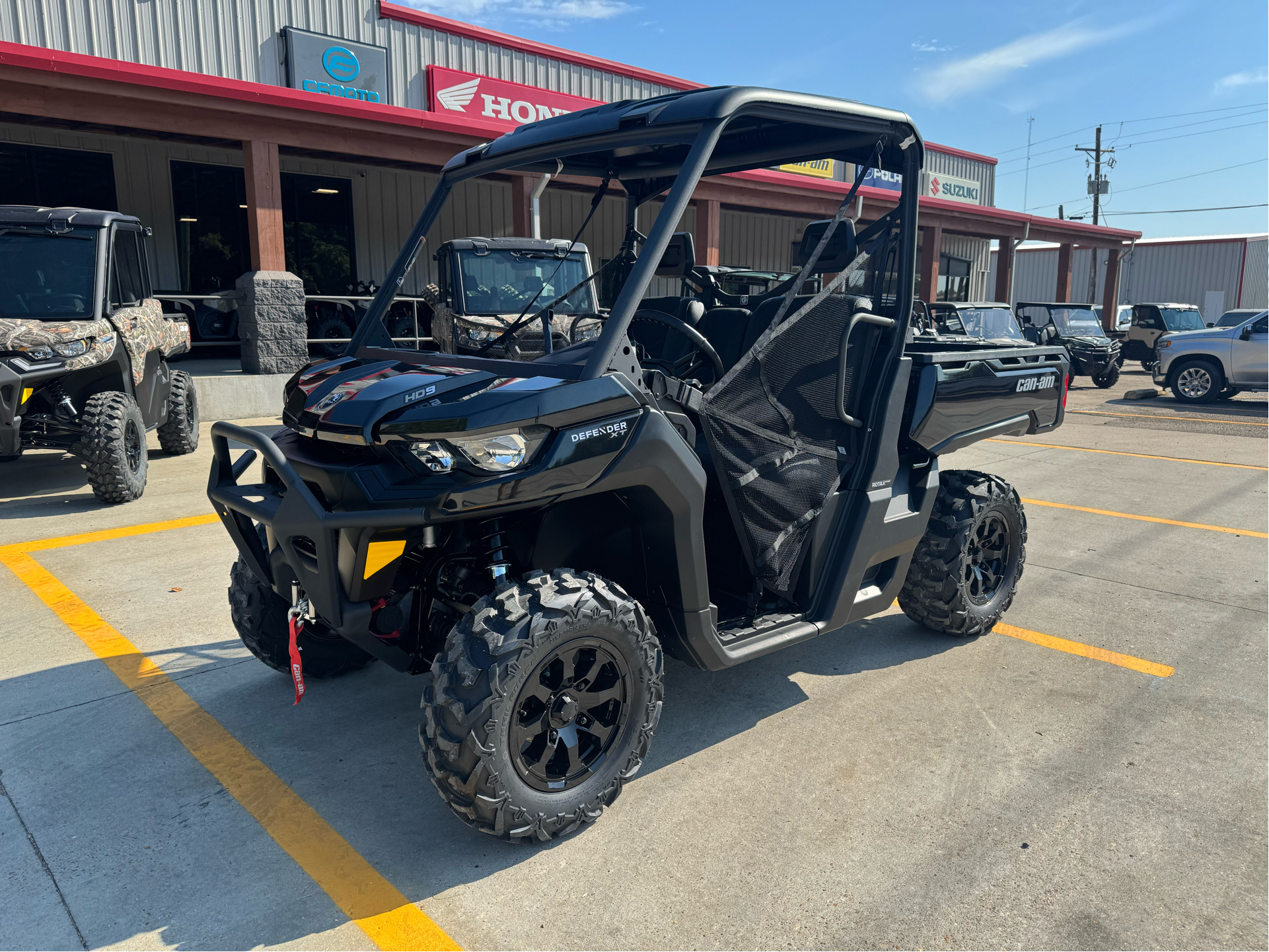 2025 Can-Am Defender XT HD9 in Leland, Mississippi - Photo 1