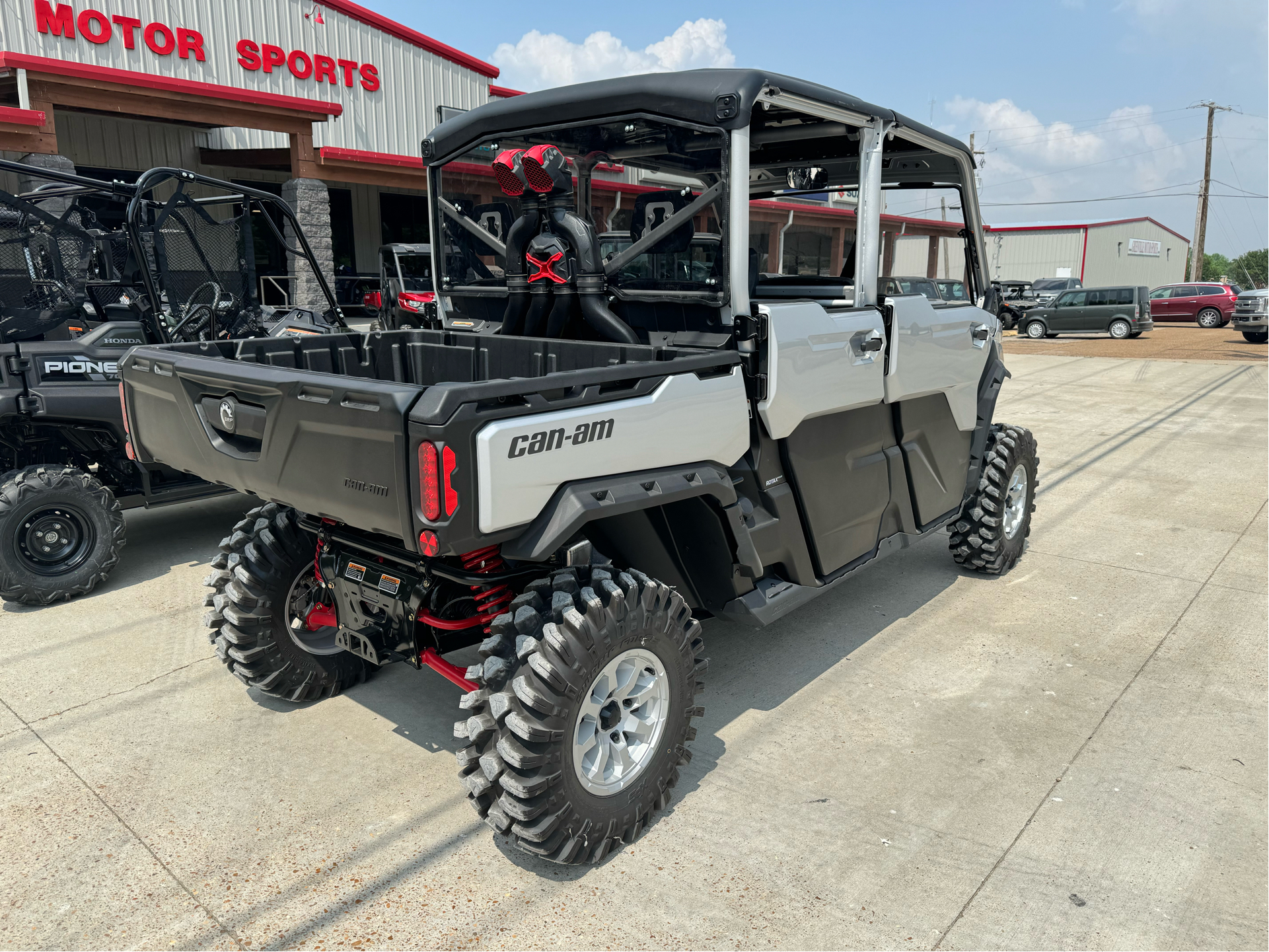 2024 Can-Am Defender MAX X MR With Half-Doors in Leland, Mississippi - Photo 2