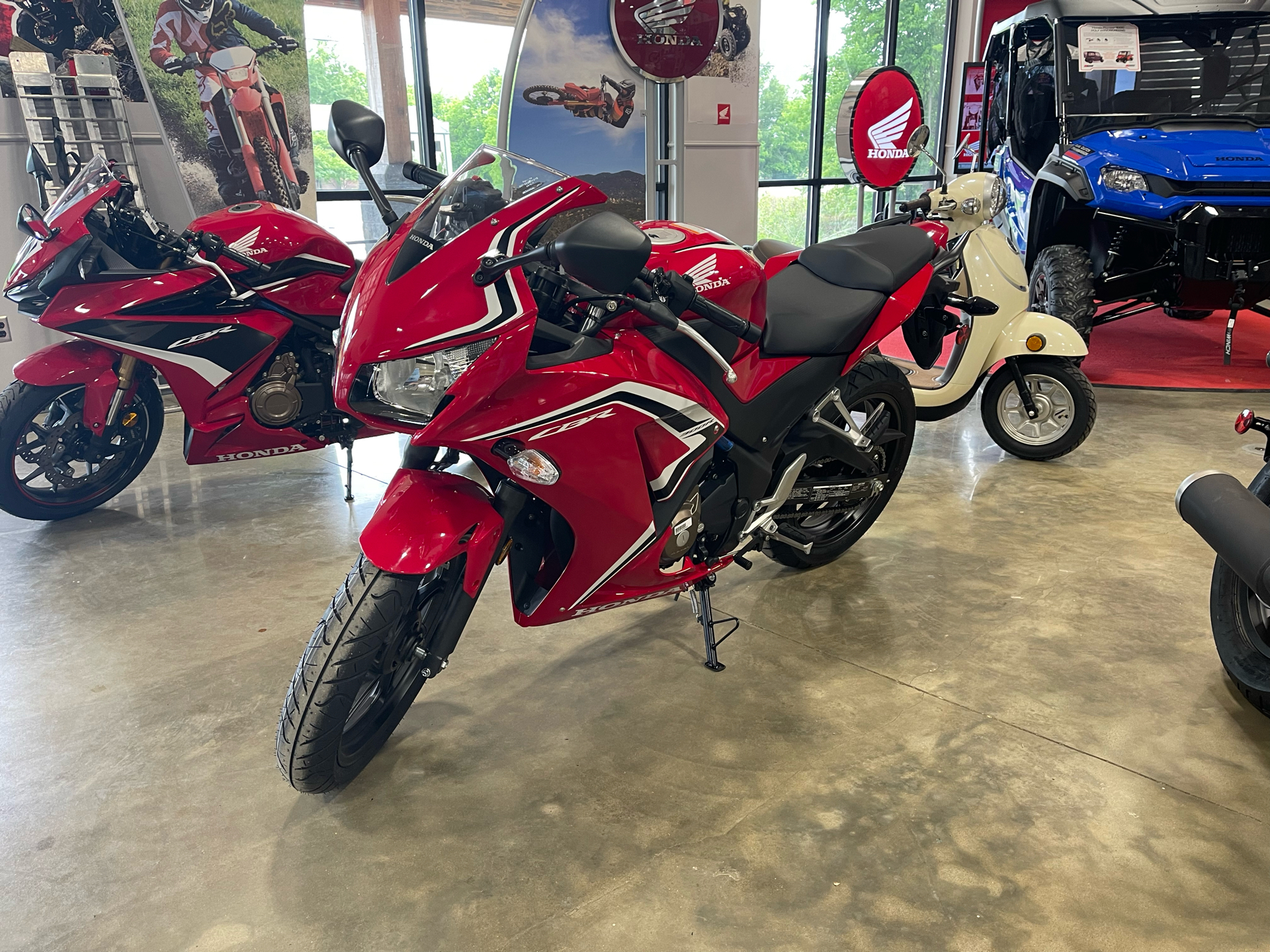 2022 Honda CBR300R ABS in Leland, Mississippi - Photo 2