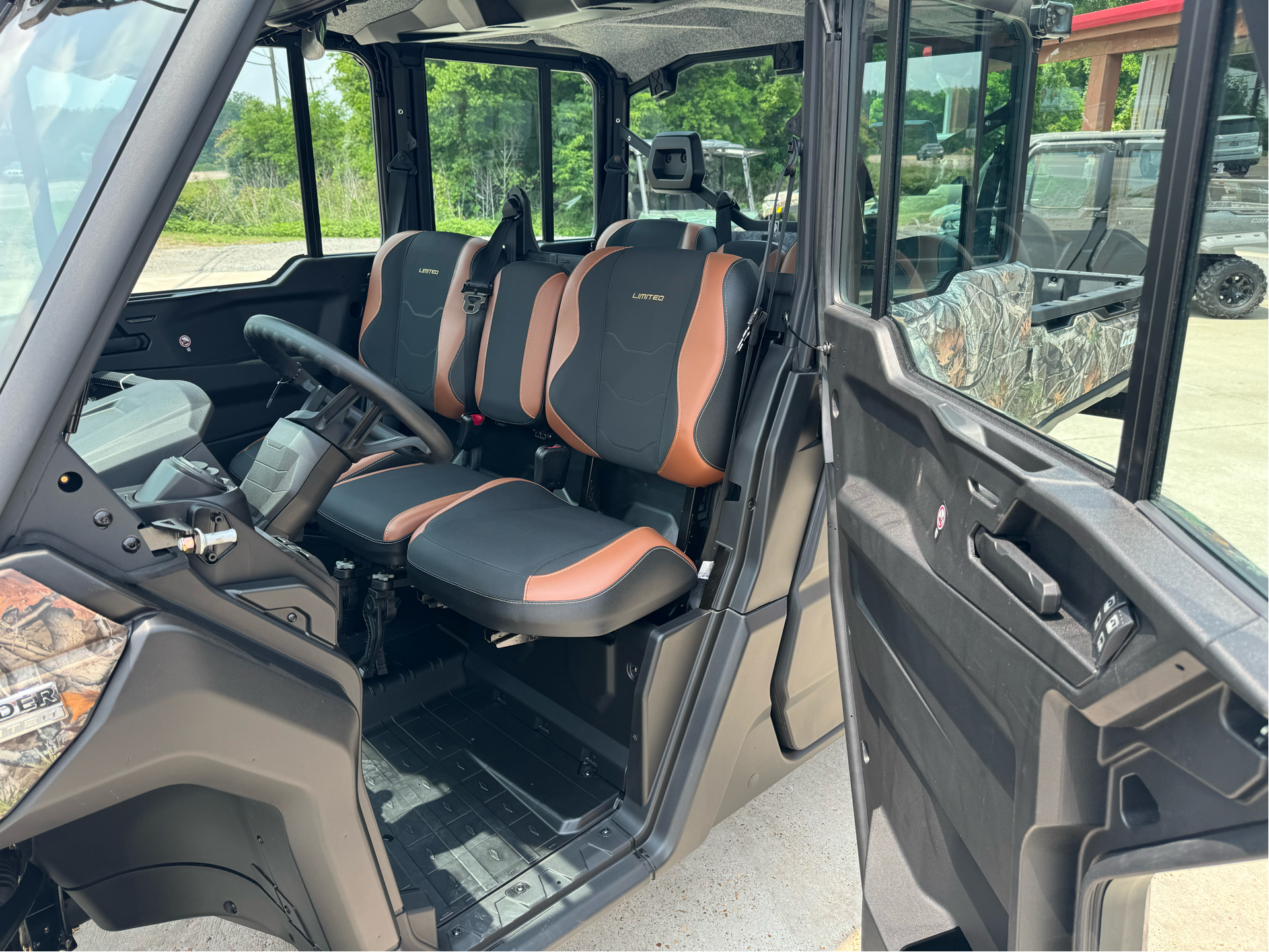 2024 Can-Am Defender MAX Limited in Leland, Mississippi - Photo 6