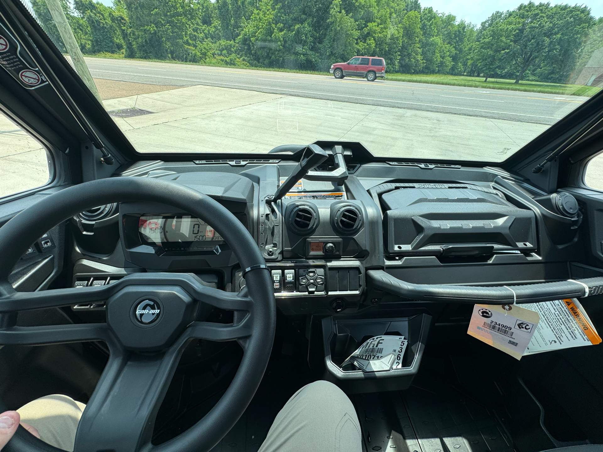 2024 Can-Am Defender MAX Limited in Leland, Mississippi - Photo 8