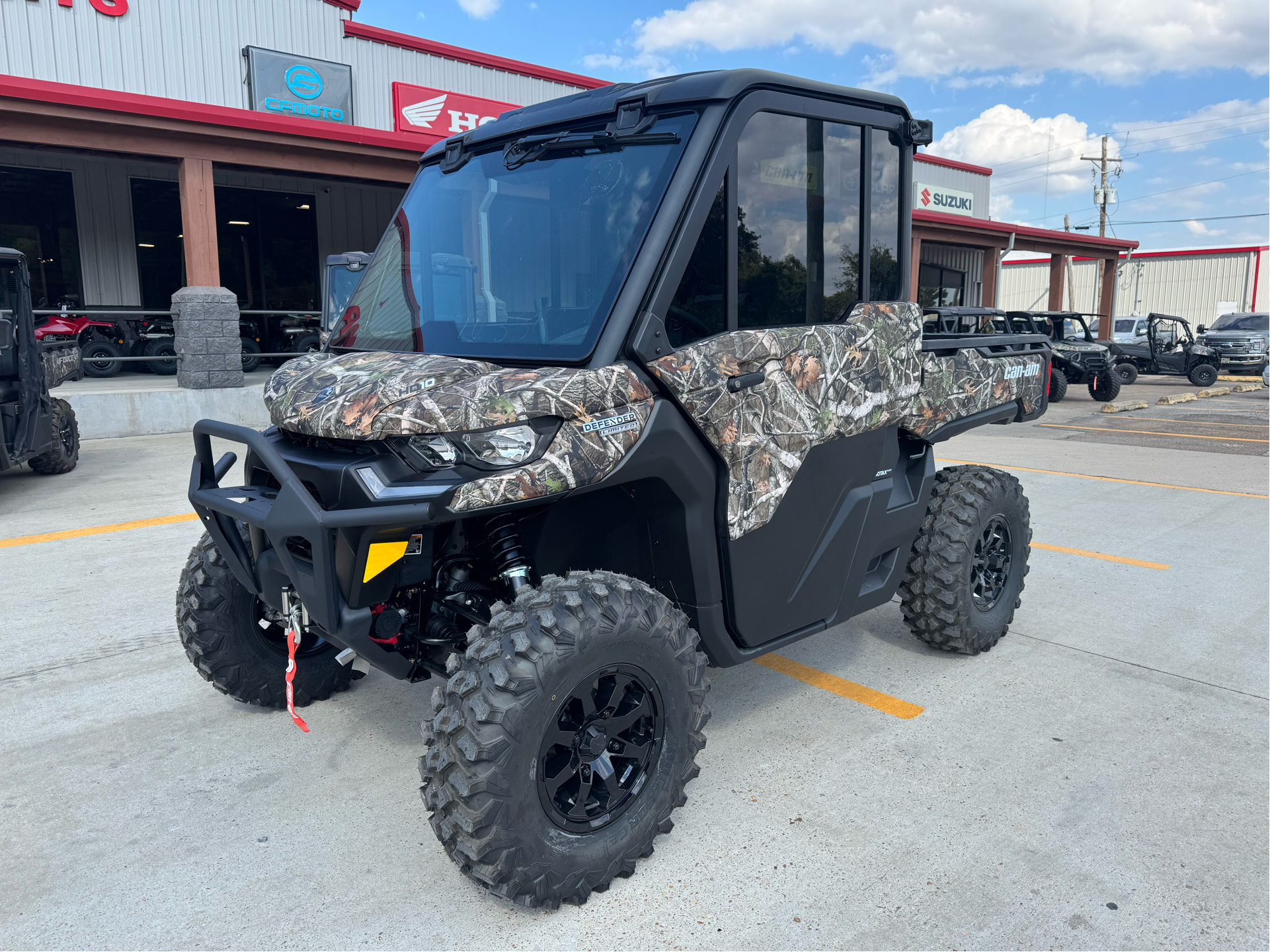 2025 Can-Am Defender Limited in Leland, Mississippi - Photo 1