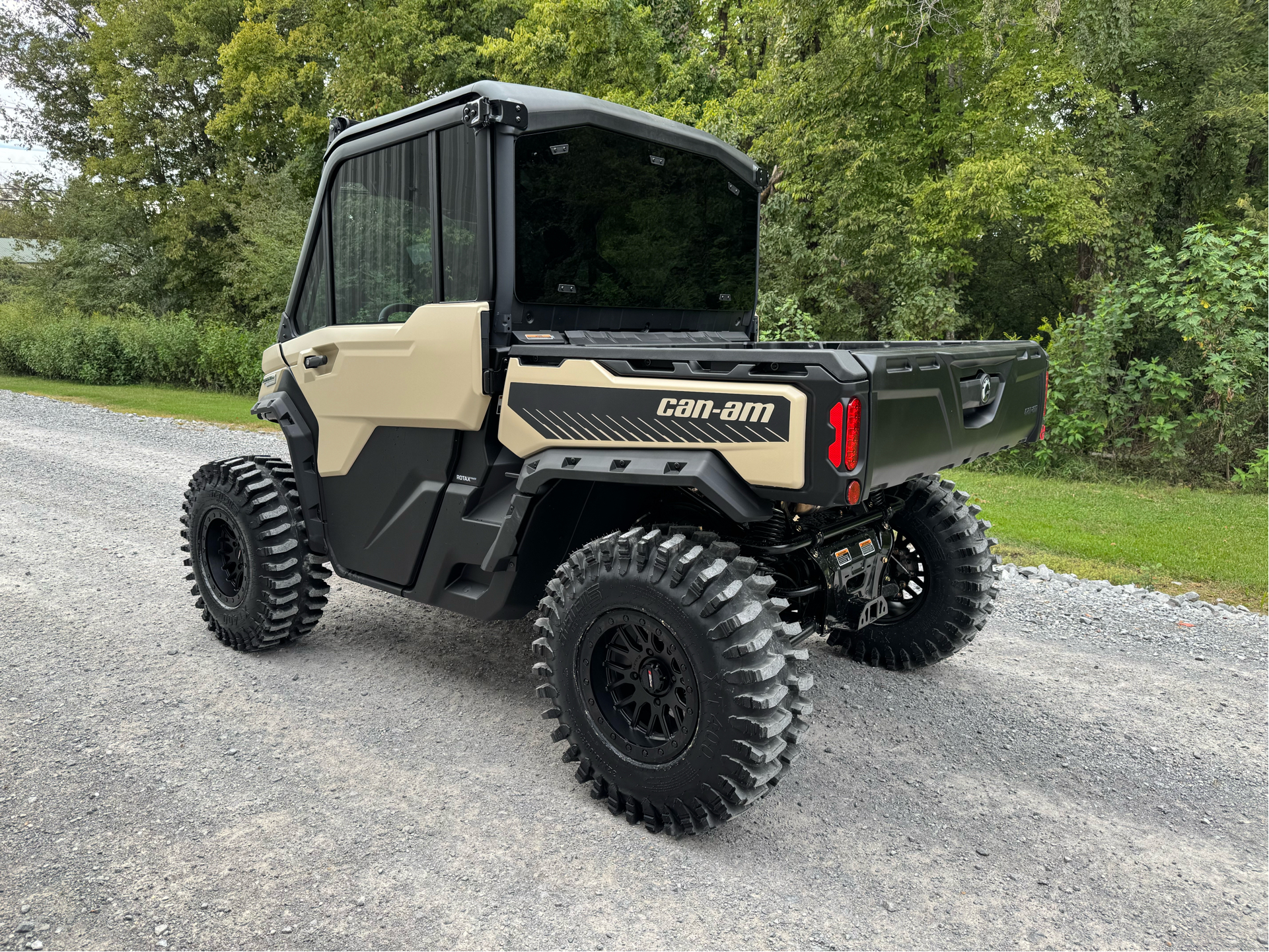 2025 Can-Am Defender Limited in Leland, Mississippi - Photo 3