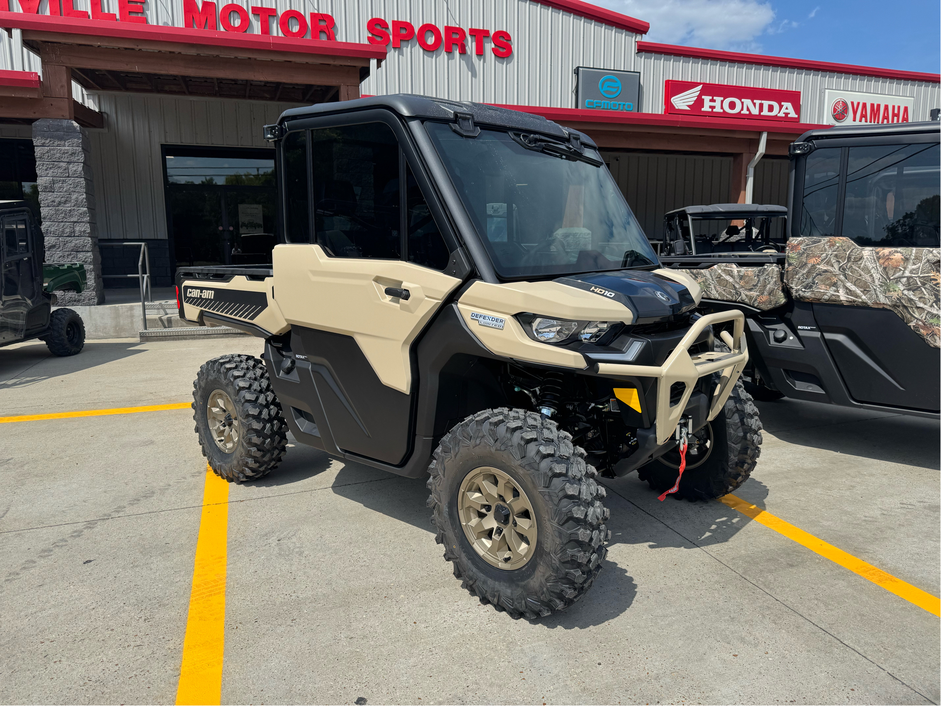 2025 Can-Am Defender Limited in Leland, Mississippi - Photo 1