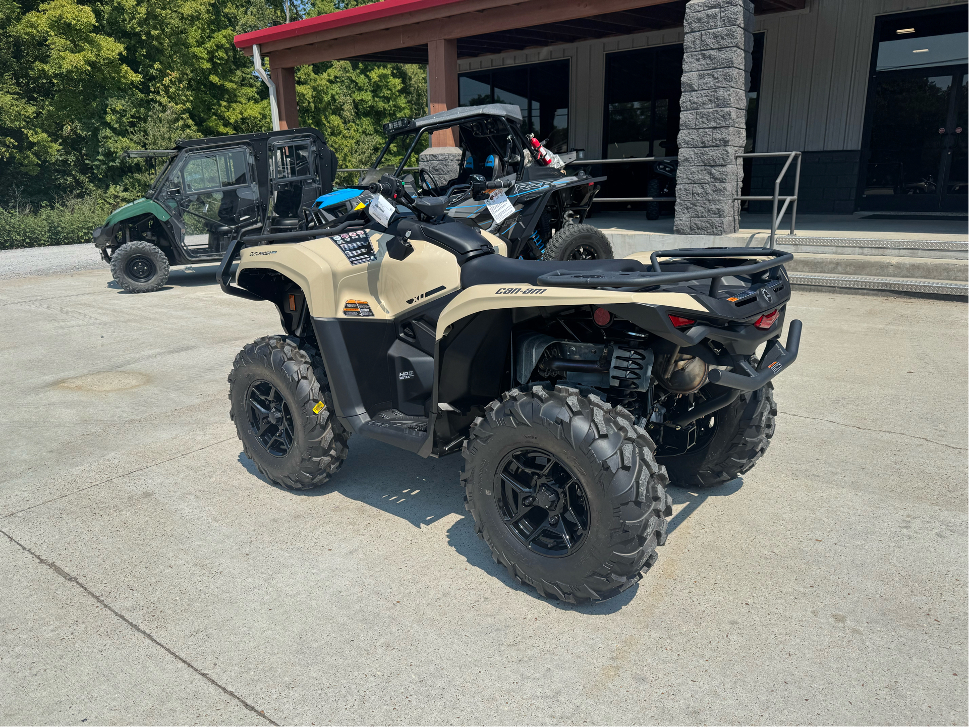 2024 Can-Am Outlander PRO XU HD5 in Leland, Mississippi - Photo 2