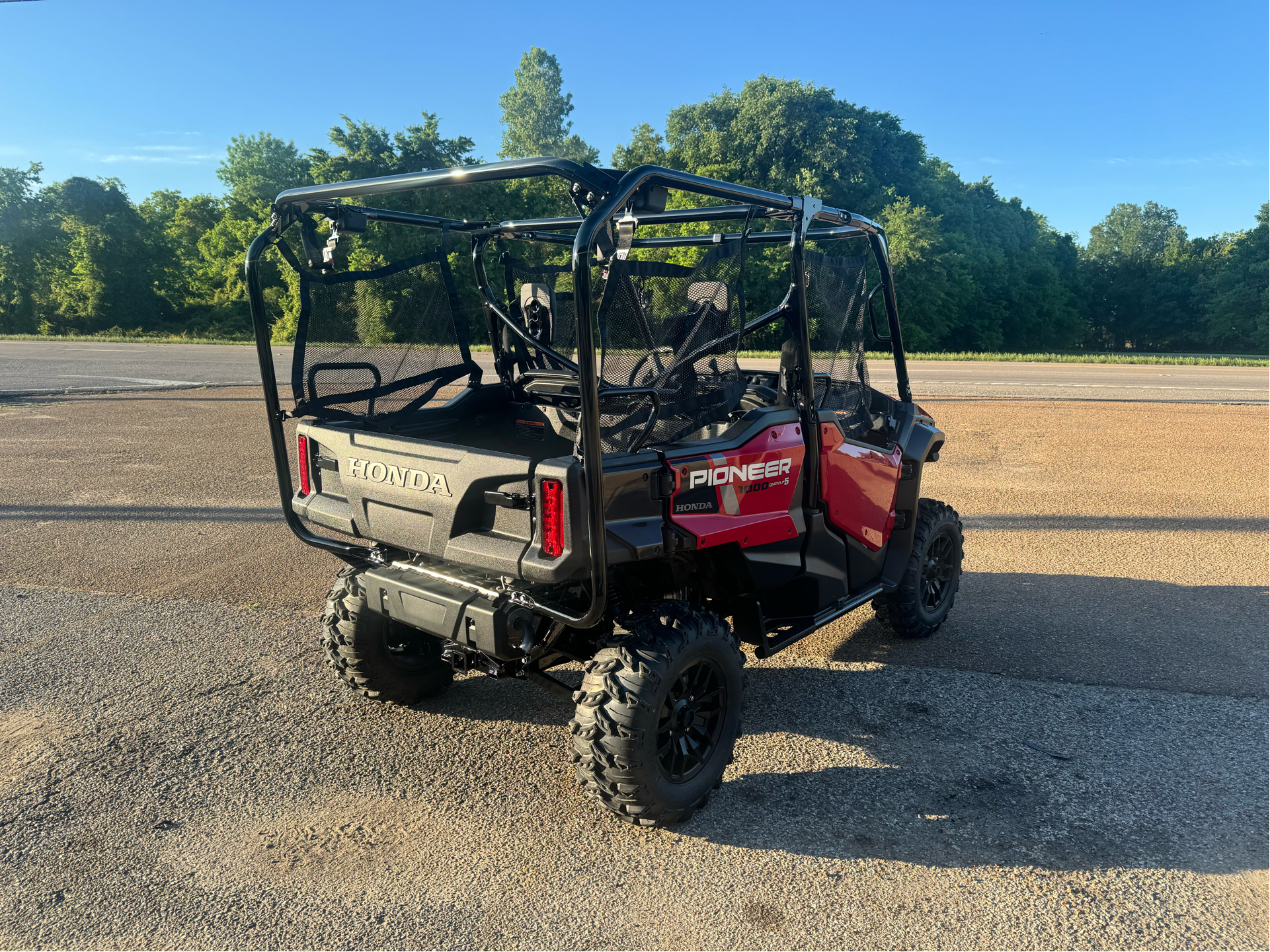 2024 Honda Pioneer 1000-5 Deluxe in Leland, Mississippi - Photo 2