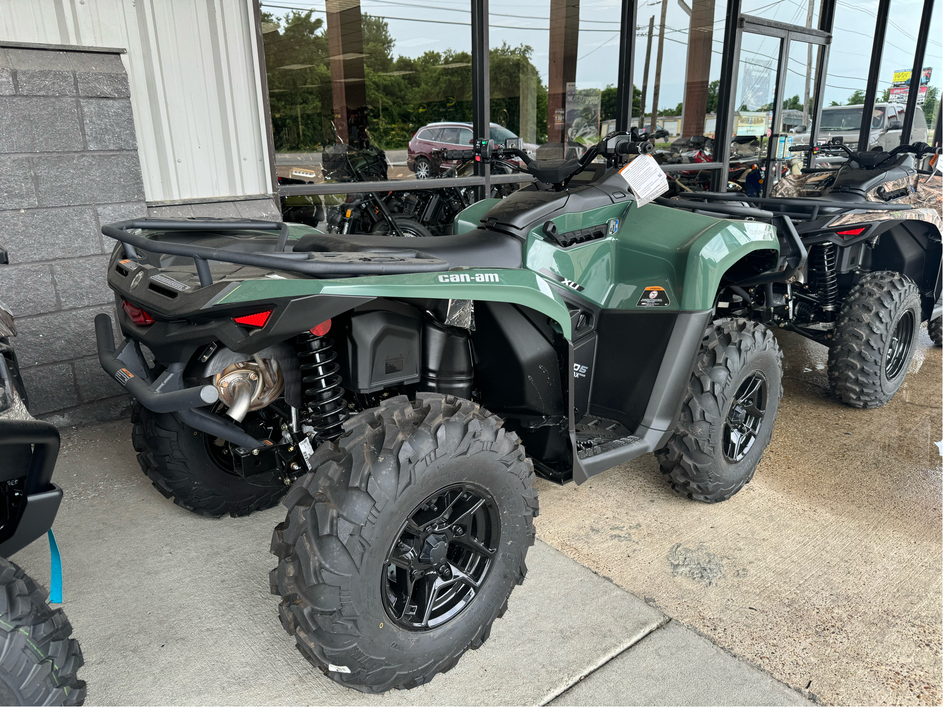 2024 Can-Am Outlander PRO XU HD5 in Leland, Mississippi - Photo 2