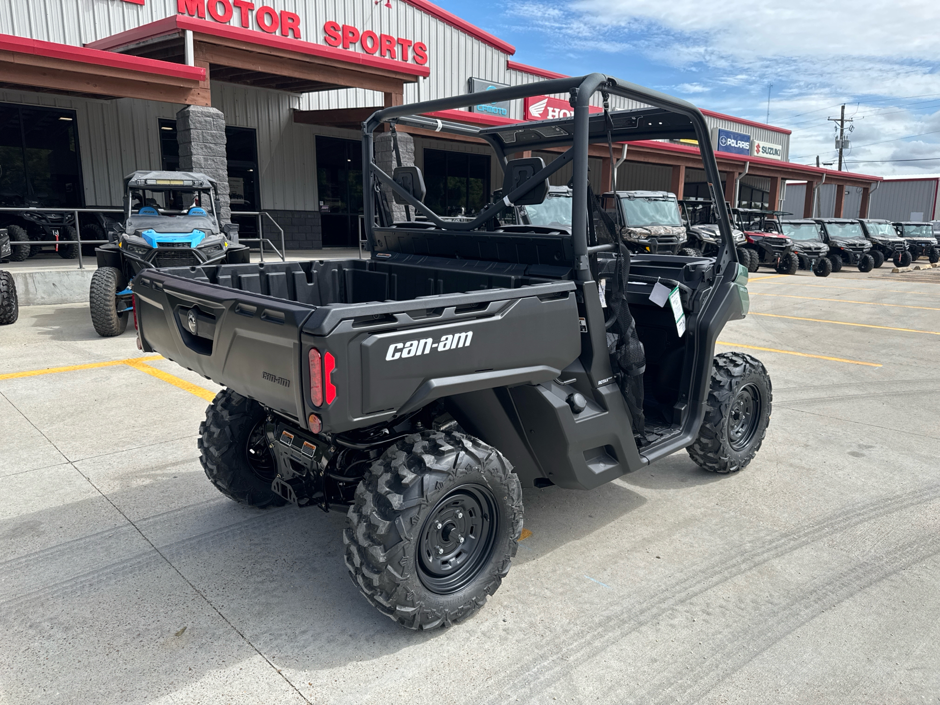 2025 Can-Am Defender HD9 in Leland, Mississippi - Photo 2