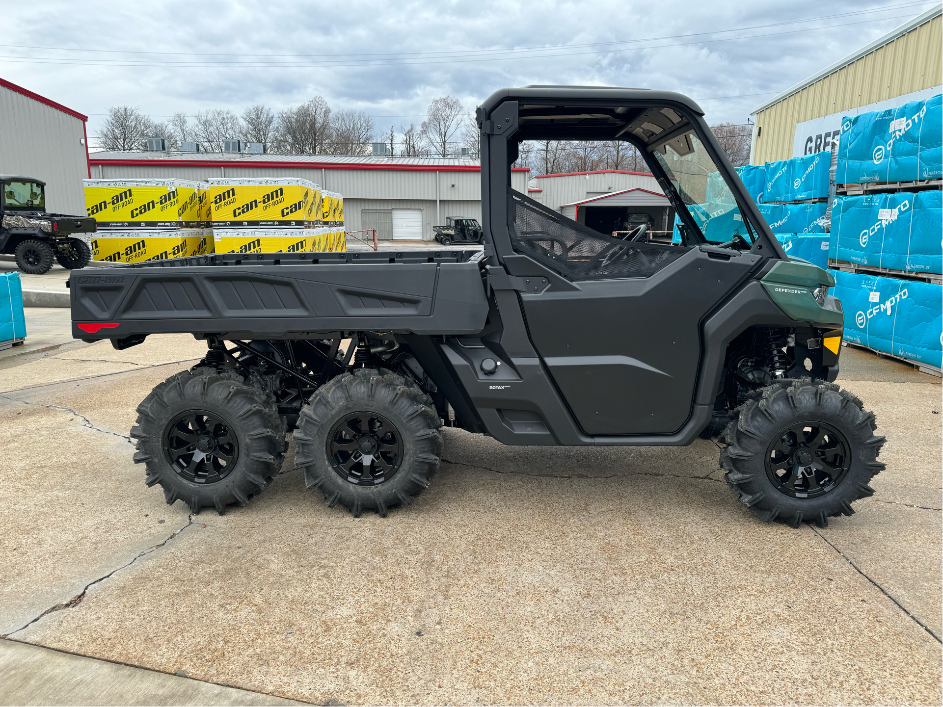 2023 Can-Am Defender 6x6 DPS HD10 in Leland, Mississippi - Photo 2
