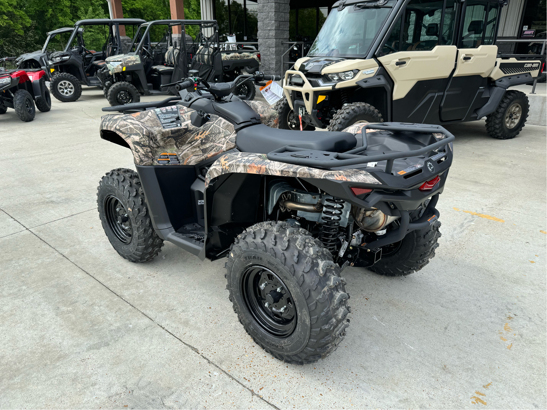 2024 Can-Am Outlander DPS 700 in Leland, Mississippi - Photo 2