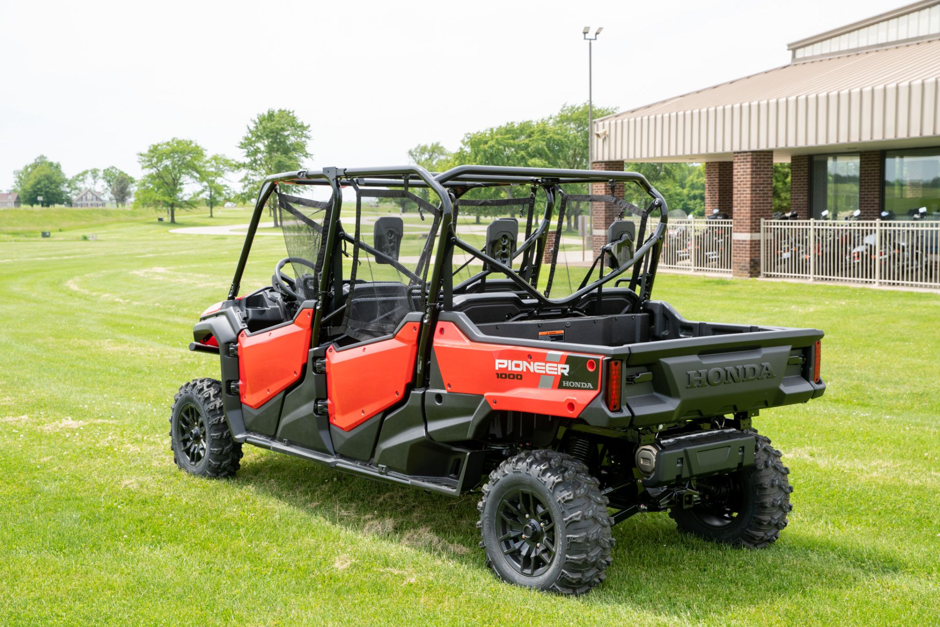 2024 Honda Pioneer 1000-6 Deluxe Crew in Charleston, Illinois - Photo 6