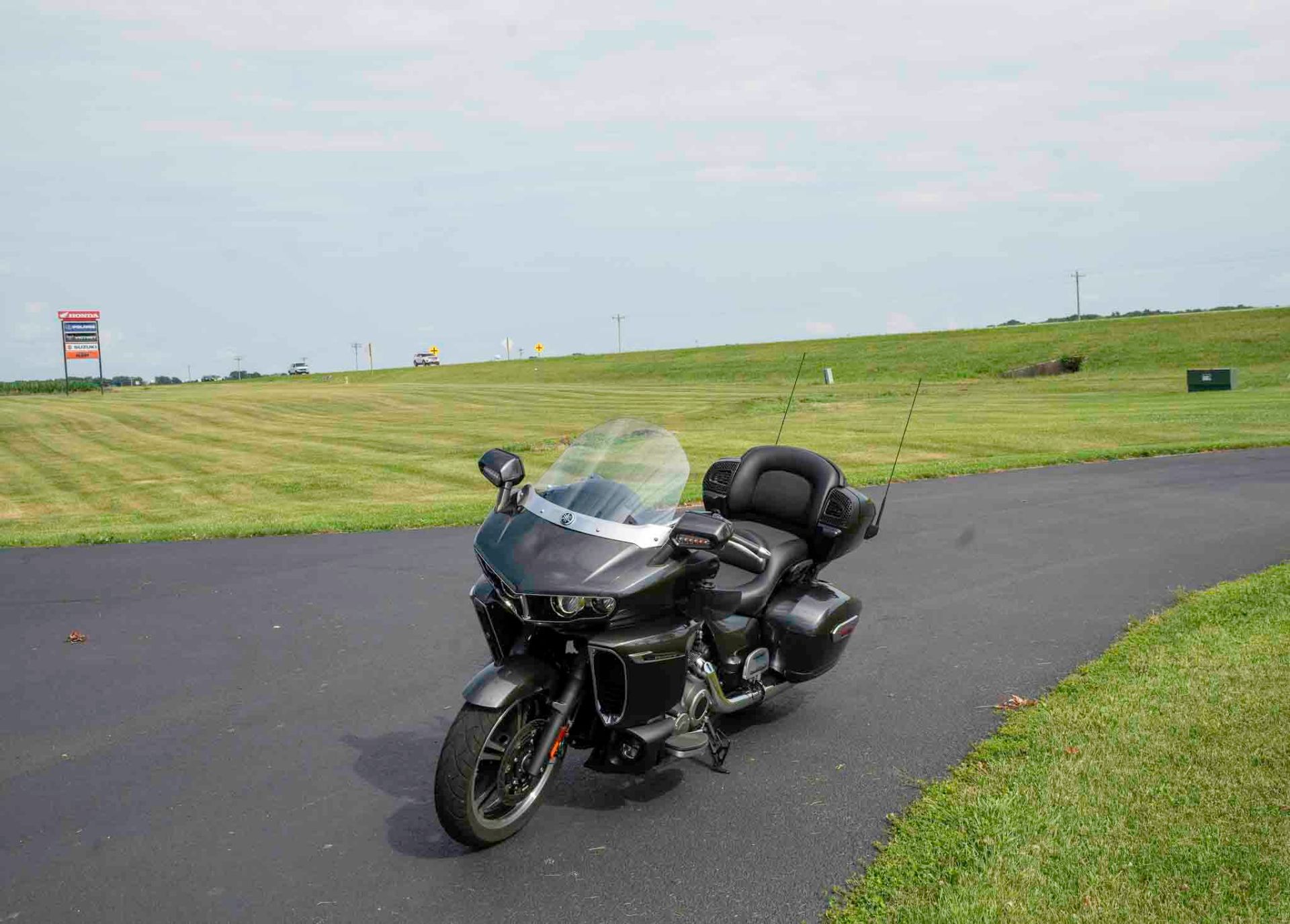 2018 Yamaha Star Venture in Charleston, Illinois - Photo 4