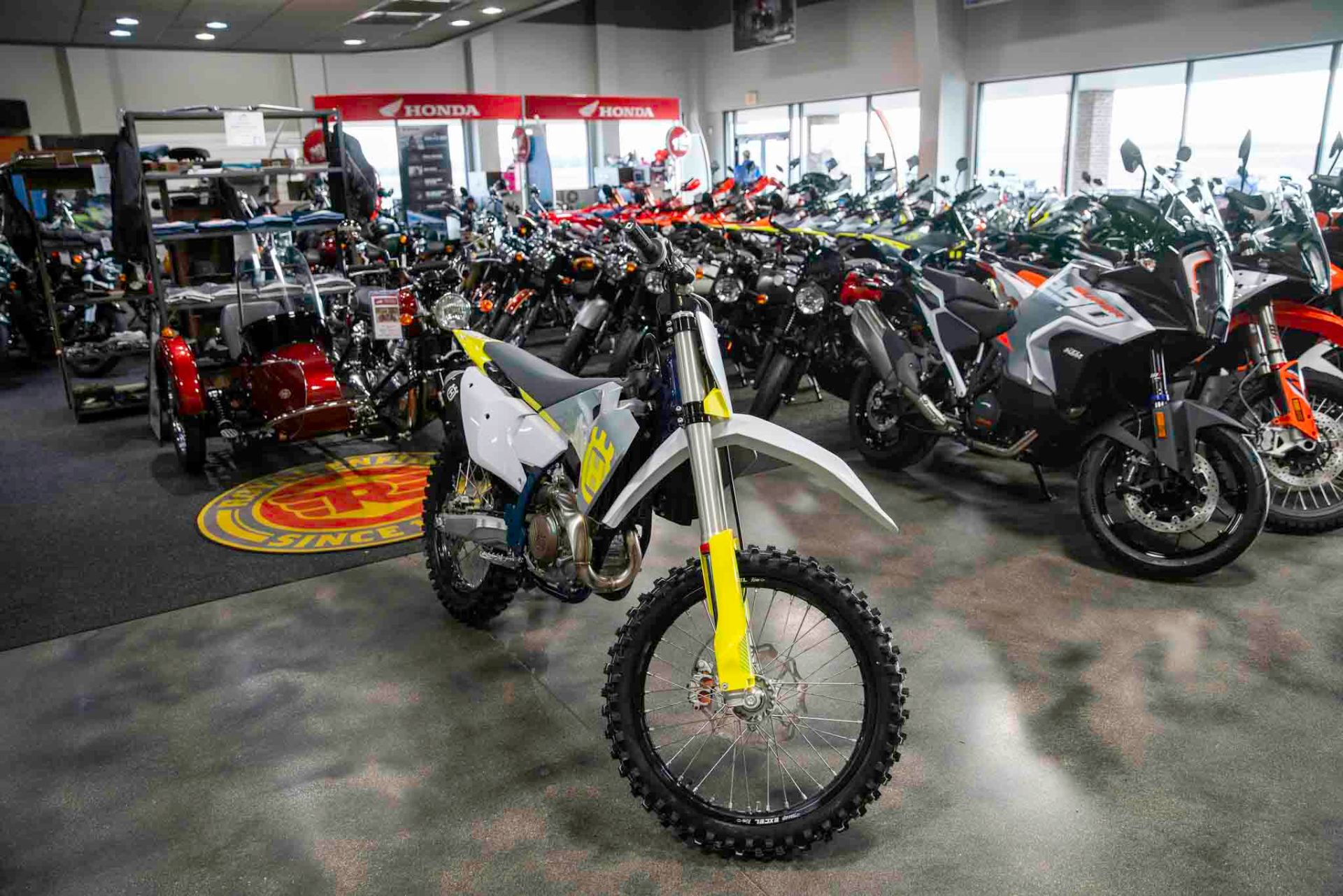 2024 Husqvarna FC 450 in Charleston, Illinois - Photo 2