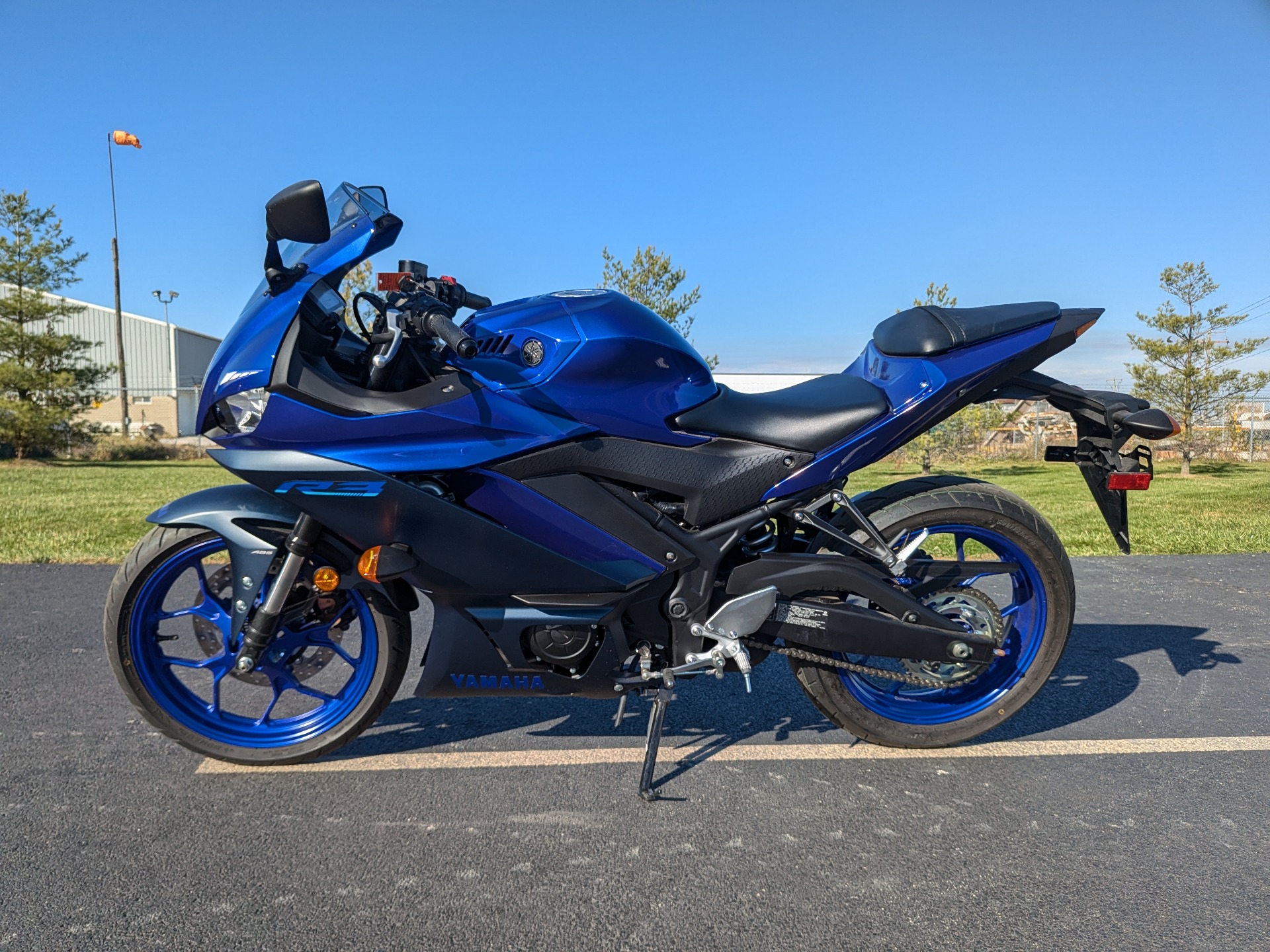 2023 Yamaha YZF-R3 ABS in Effingham, Illinois - Photo 4