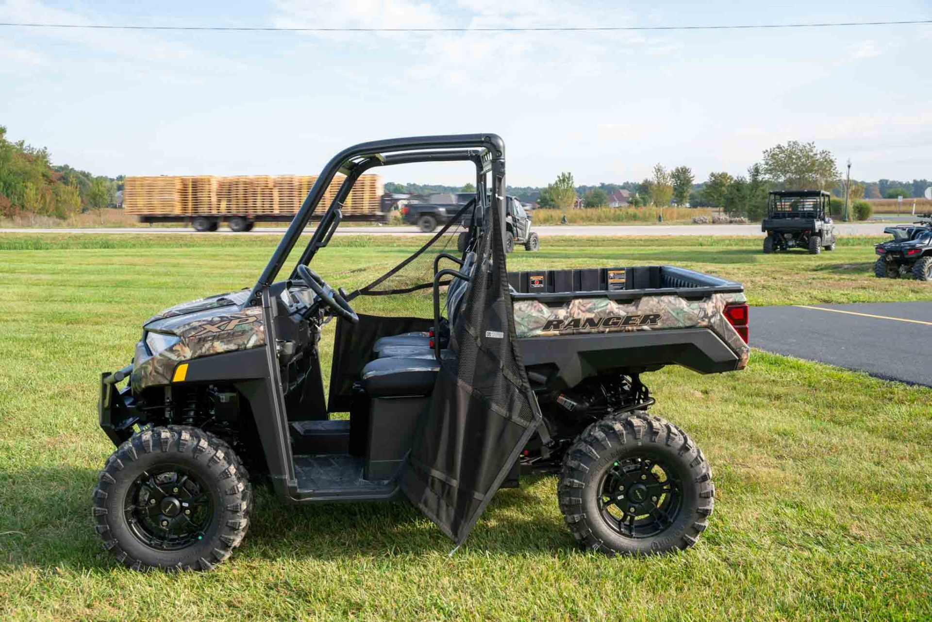 2025 Polaris Ranger XP 1000 Premium in Effingham, Illinois - Photo 5