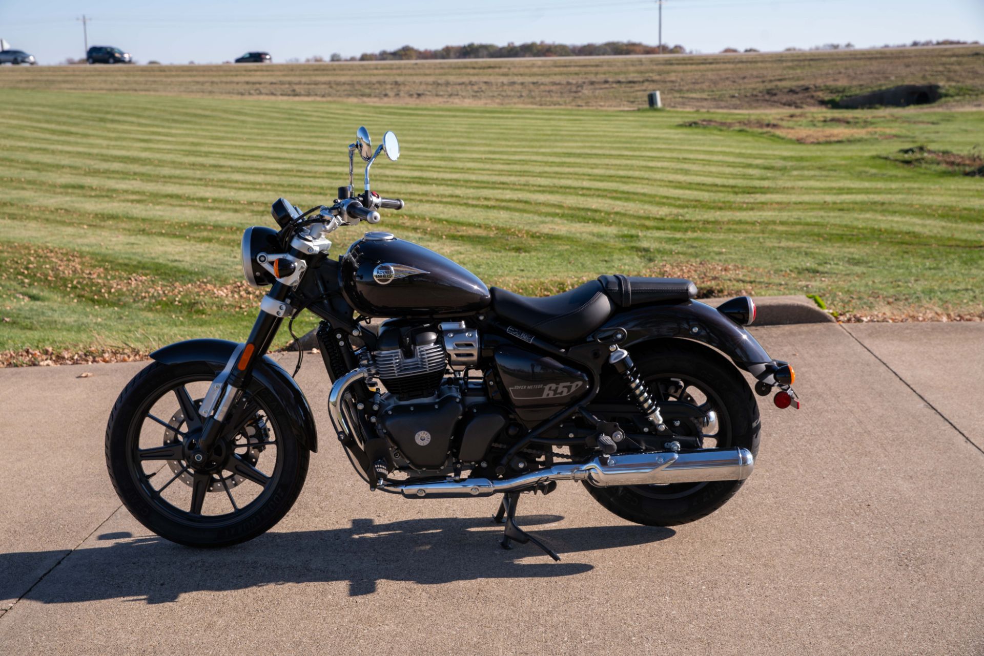 2024 Royal Enfield Super Meteor 650 in Charleston, Illinois - Photo 5