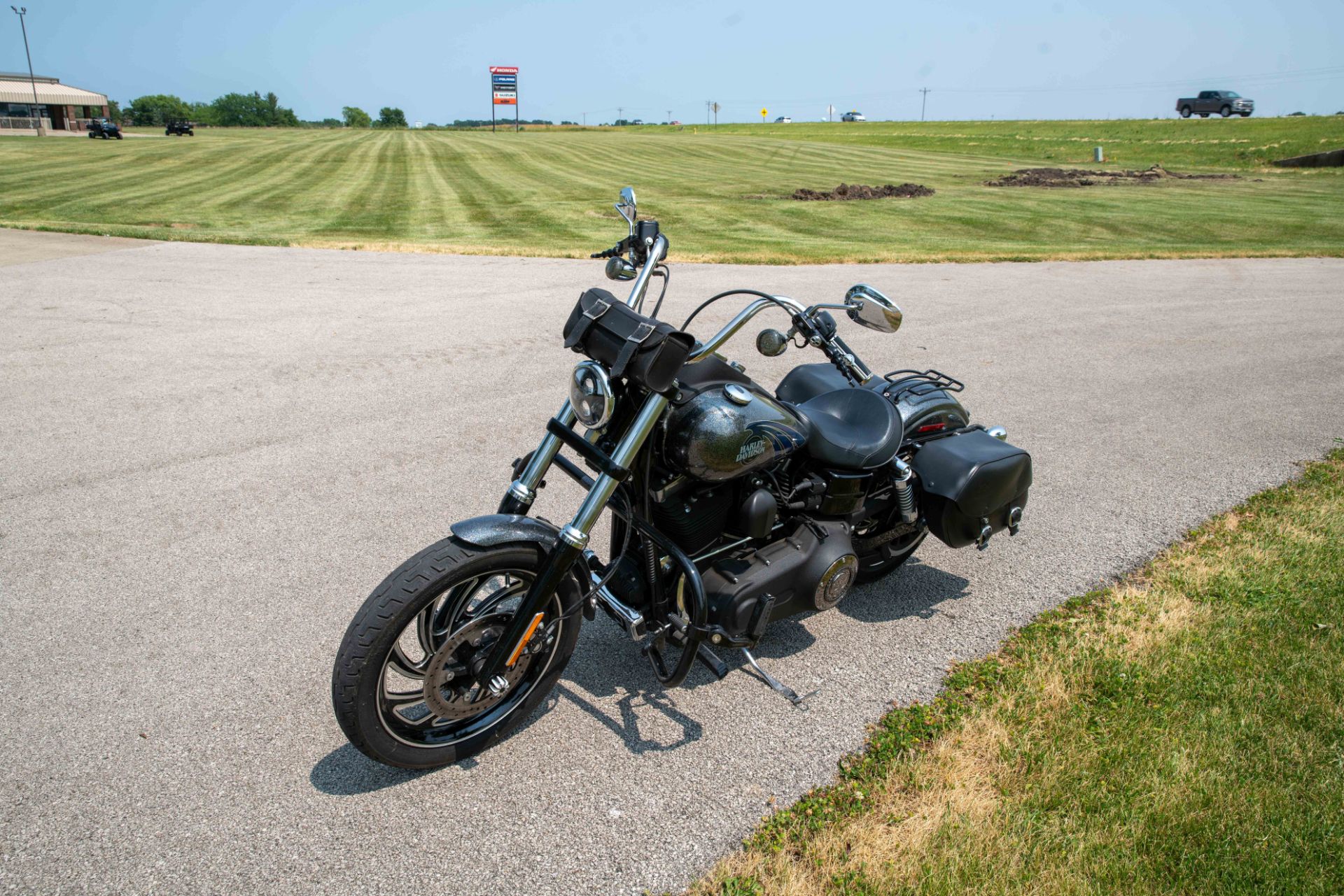 2014 Harley-Davidson Dyna® Street Bob® in Charleston, Illinois - Photo 5