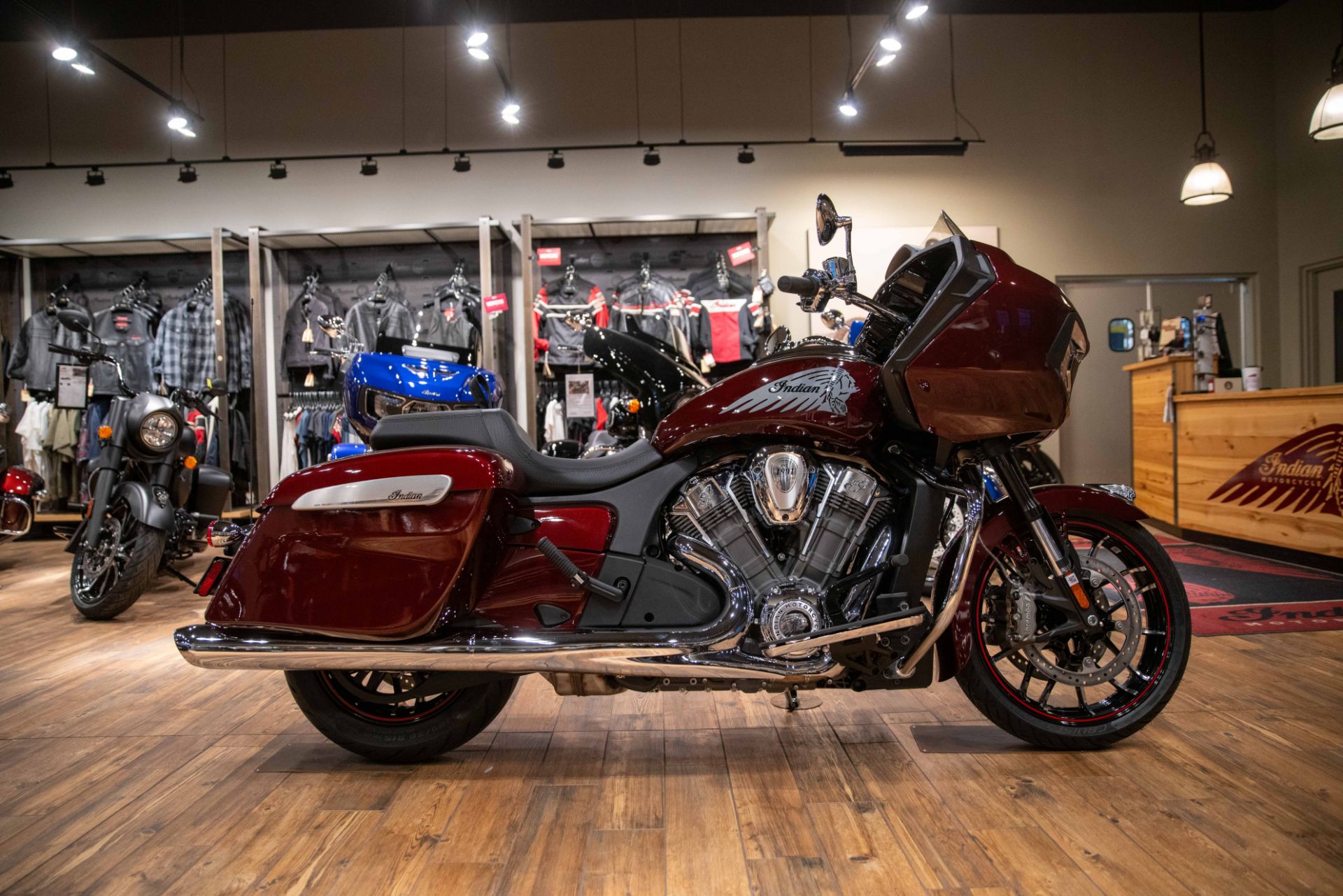 2023 Indian Motorcycle Challenger® Limited in Charleston, Illinois - Photo 1