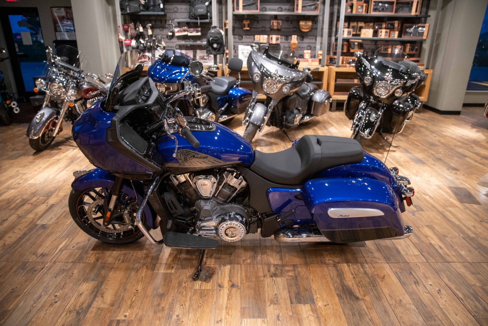 2023 Indian Motorcycle Challenger® Limited in Charleston, Illinois - Photo 17