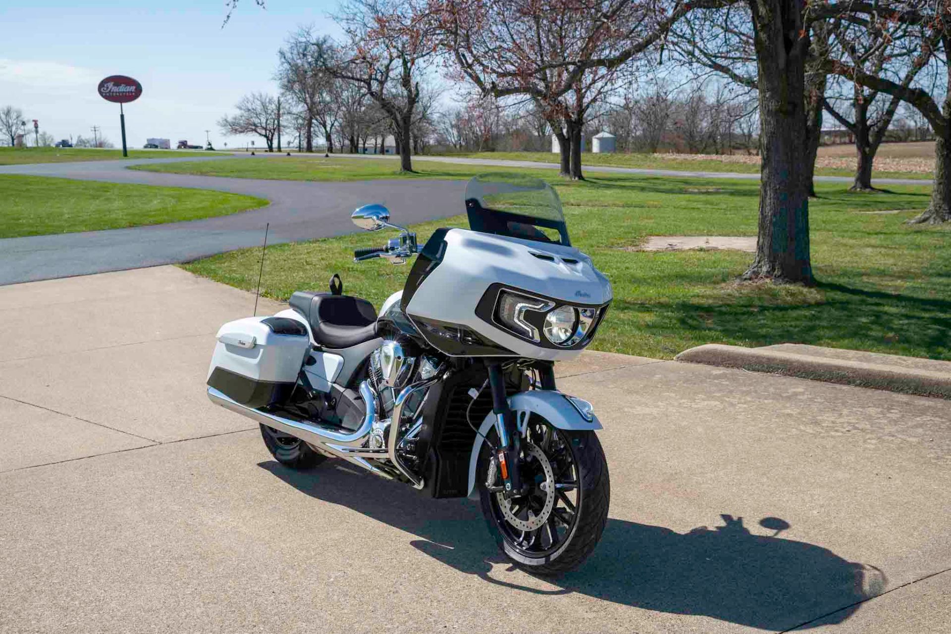 2024 Indian Motorcycle Challenger® Limited with PowerBand Audio Package in Charleston, Illinois - Photo 2