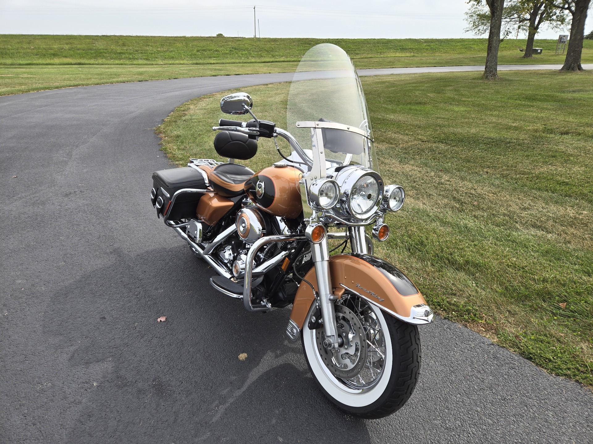 2008 Harley-Davidson Road King® Classic in Charleston, Illinois - Photo 2