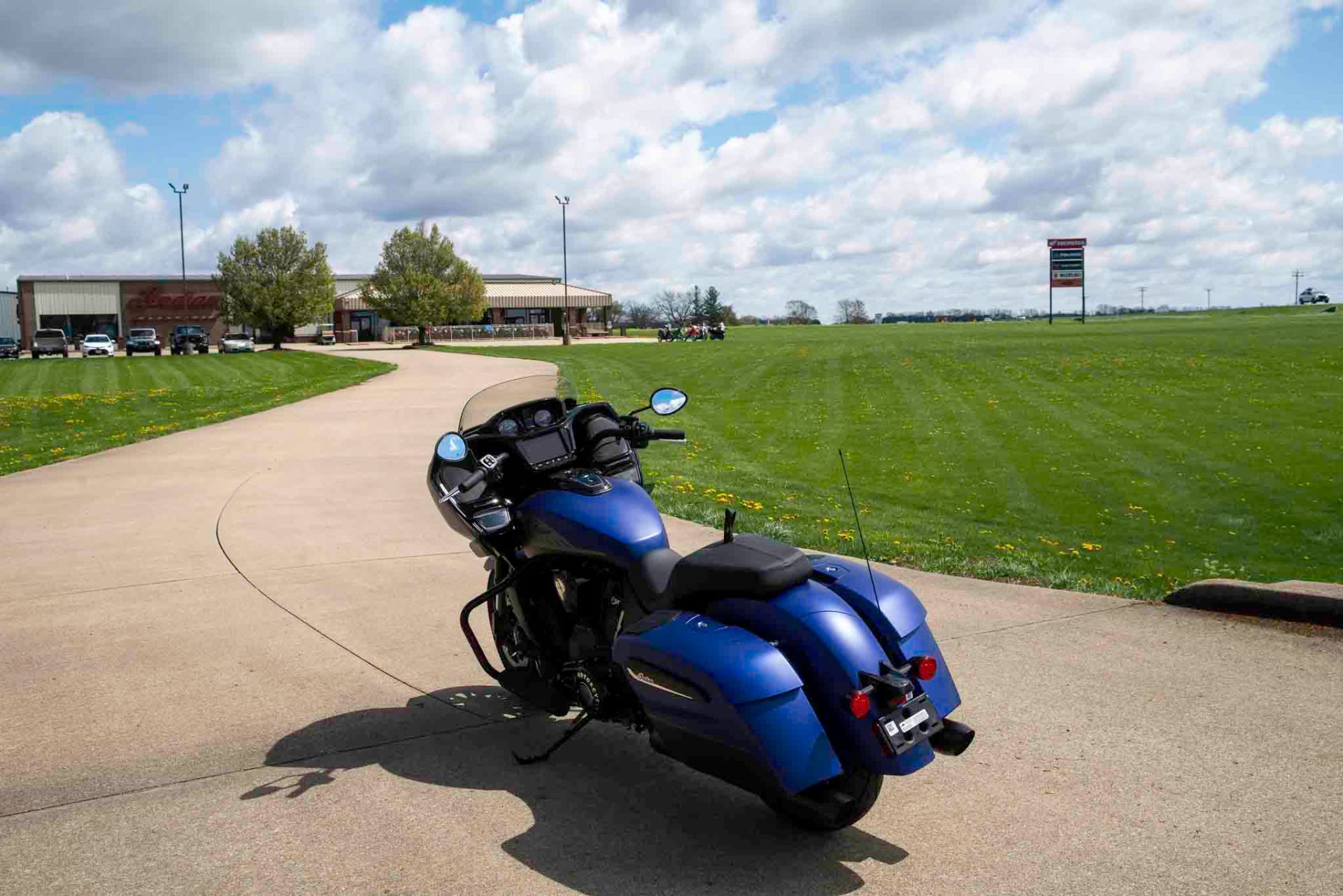 2024 Indian Motorcycle Challenger® Dark Horse® with PowerBand Audio Package in Charleston, Illinois - Photo 6