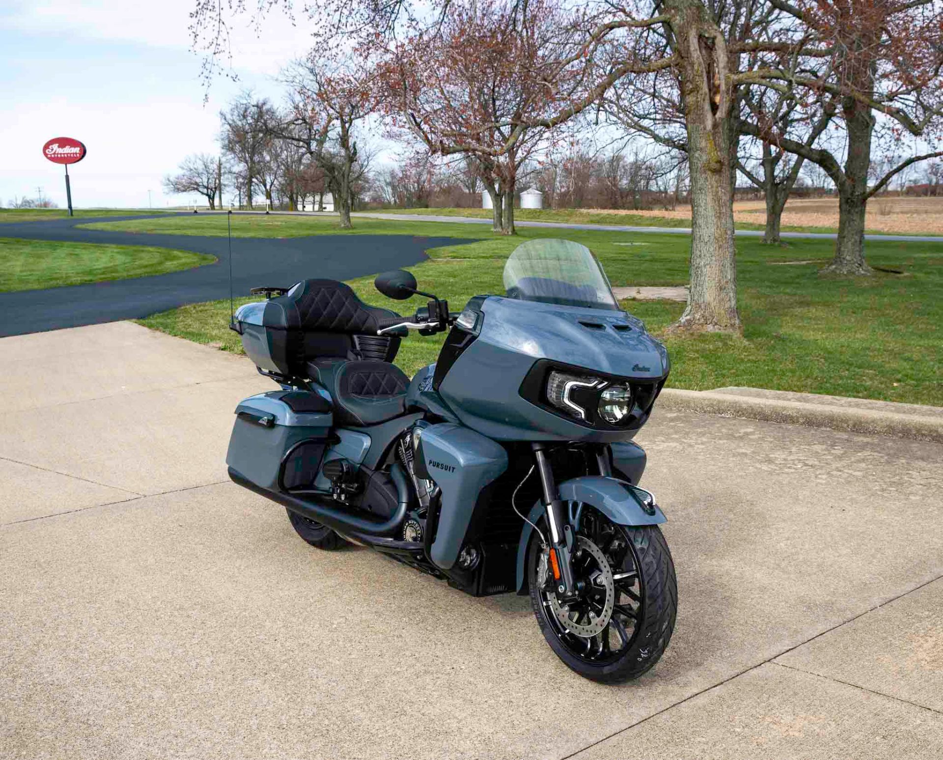 2024 Indian Motorcycle Pursuit® Dark Horse® with PowerBand Audio Package in Charleston, Illinois - Photo 2