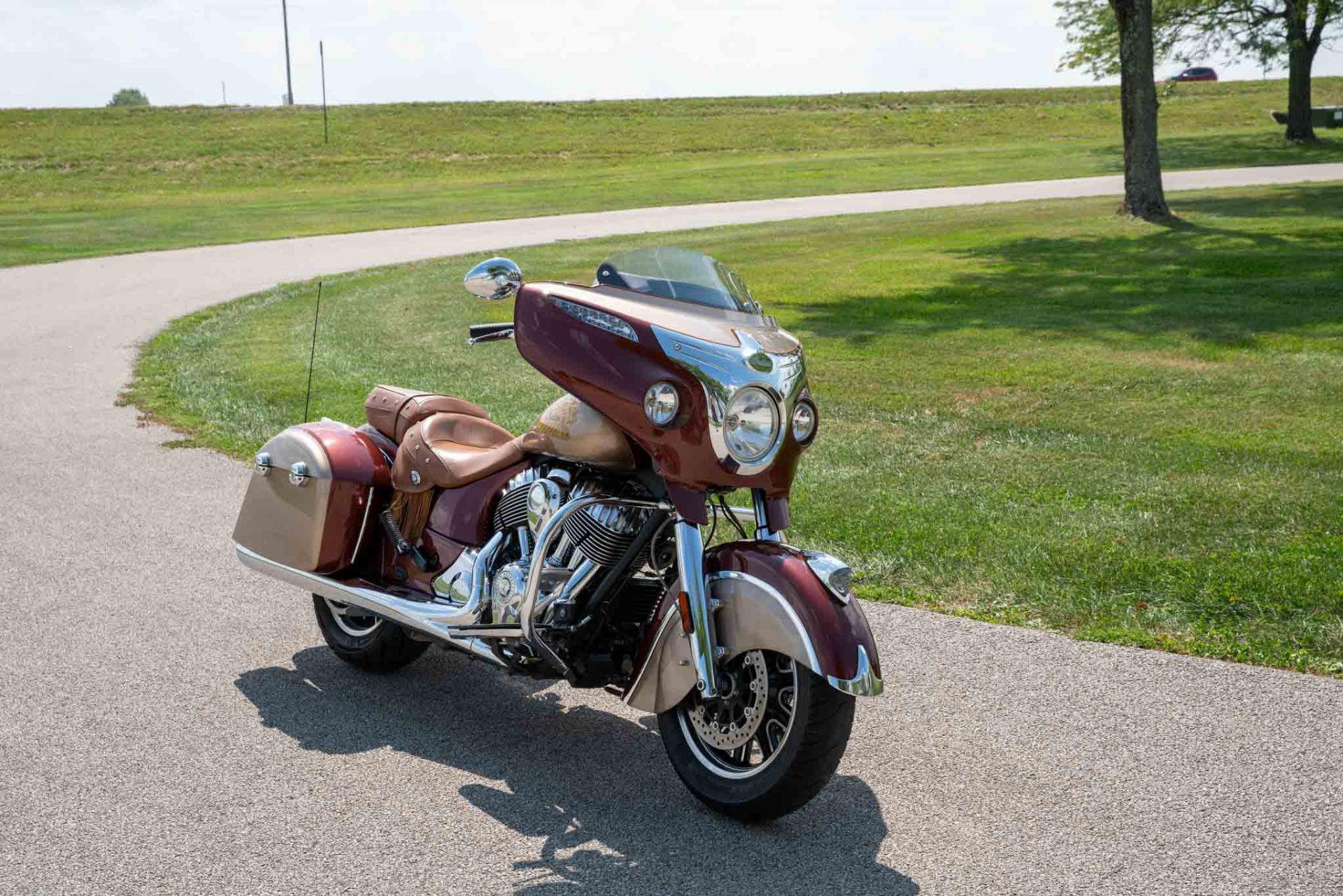2019 Indian Motorcycle Chieftain® Classic Icon Series in Charleston, Illinois - Photo 2