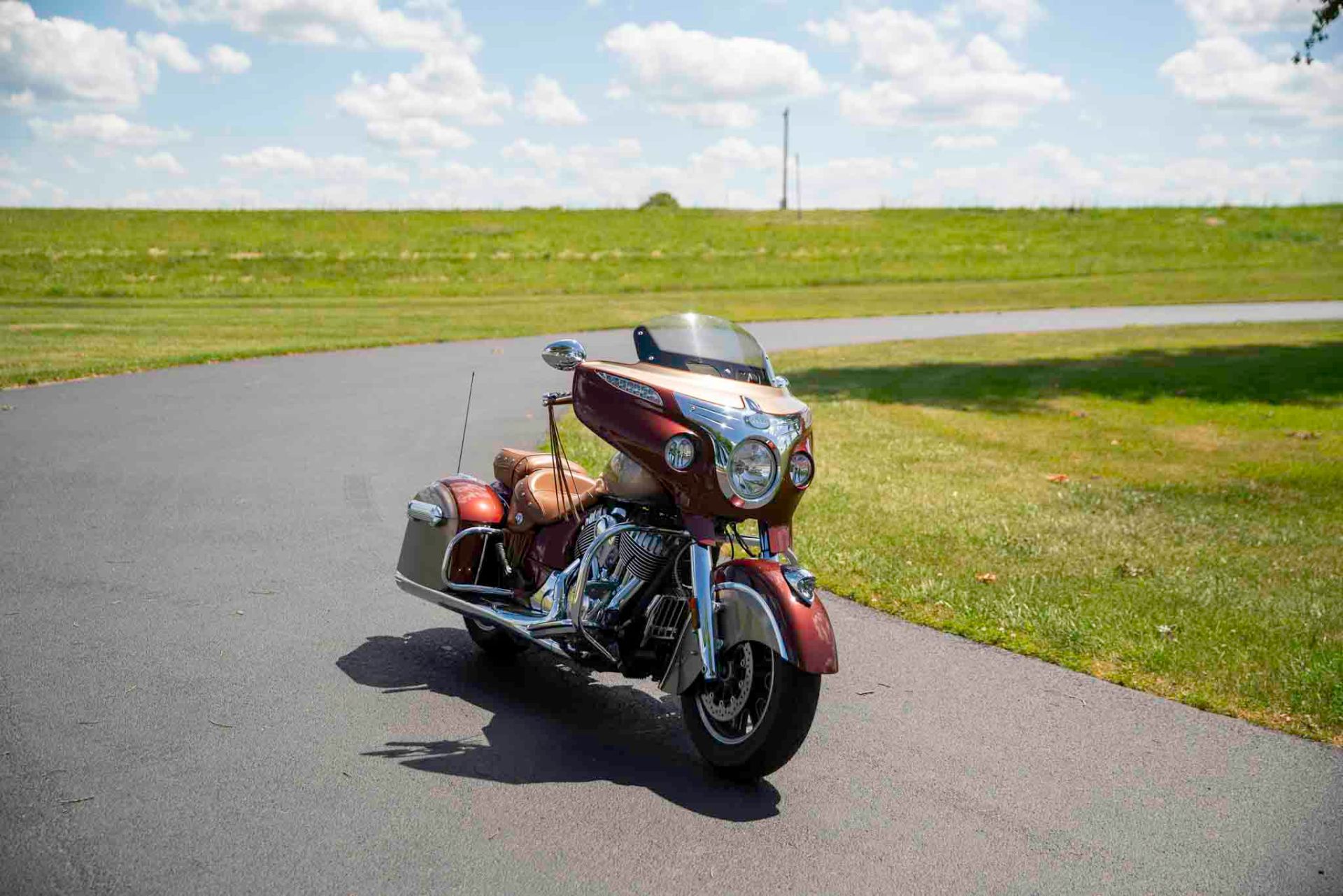 2019 Indian Motorcycle Chieftain® Classic Icon Series in Charleston, Illinois - Photo 2
