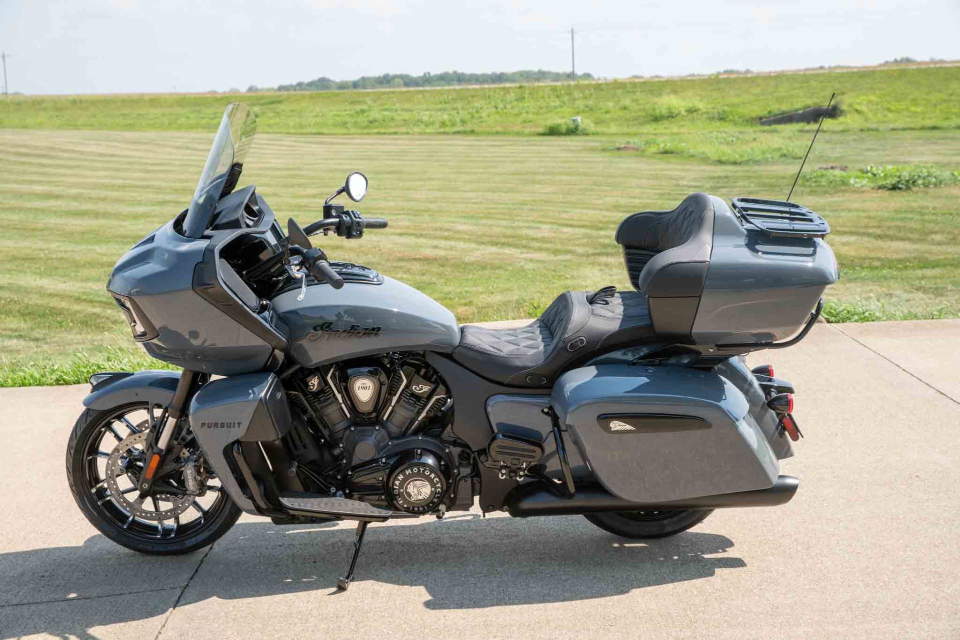 2023 Indian Motorcycle Pursuit® Dark Horse® with Premium Package in Charleston, Illinois - Photo 5