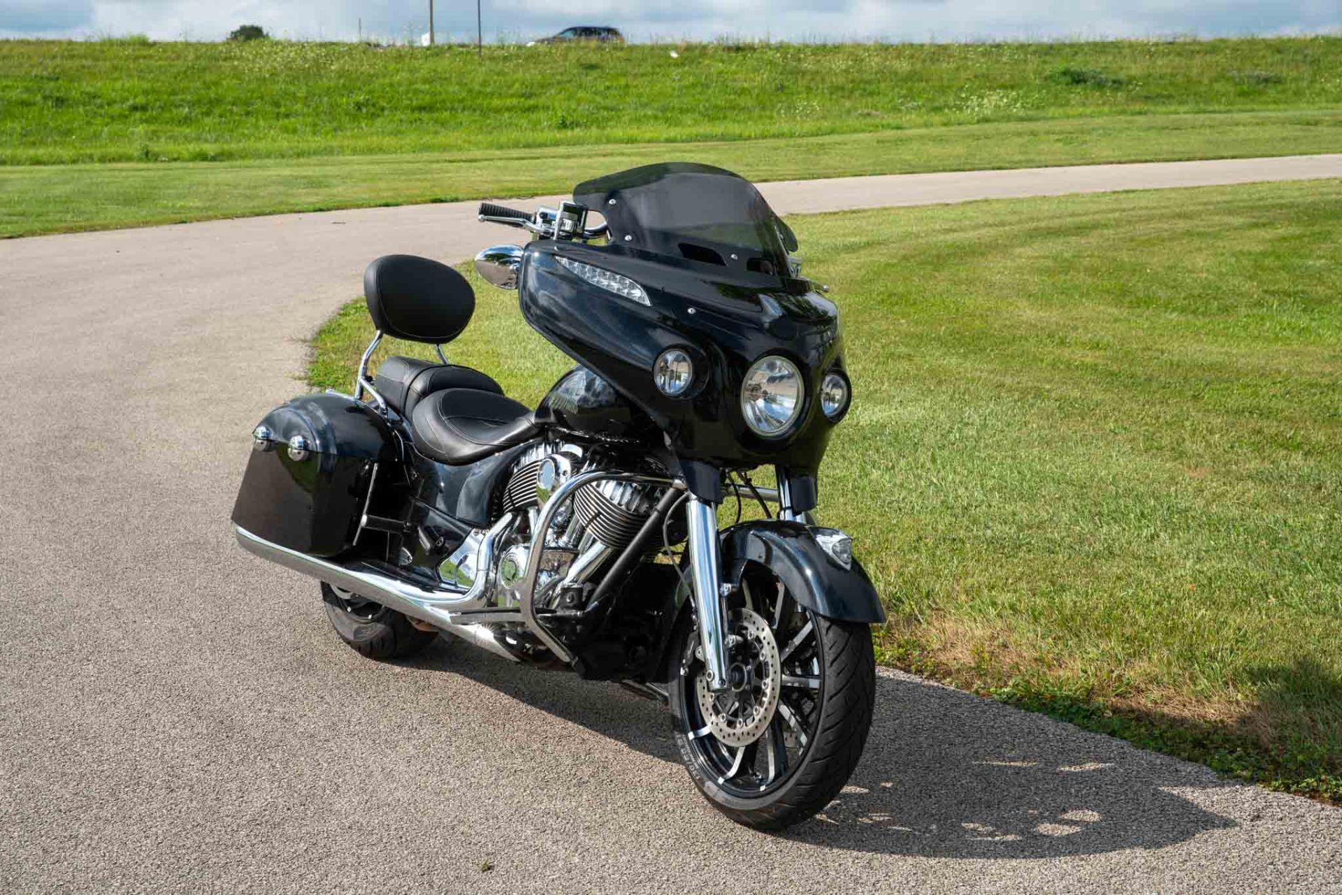 2018 Indian Motorcycle Chieftain® Limited ABS in Charleston, Illinois - Photo 2